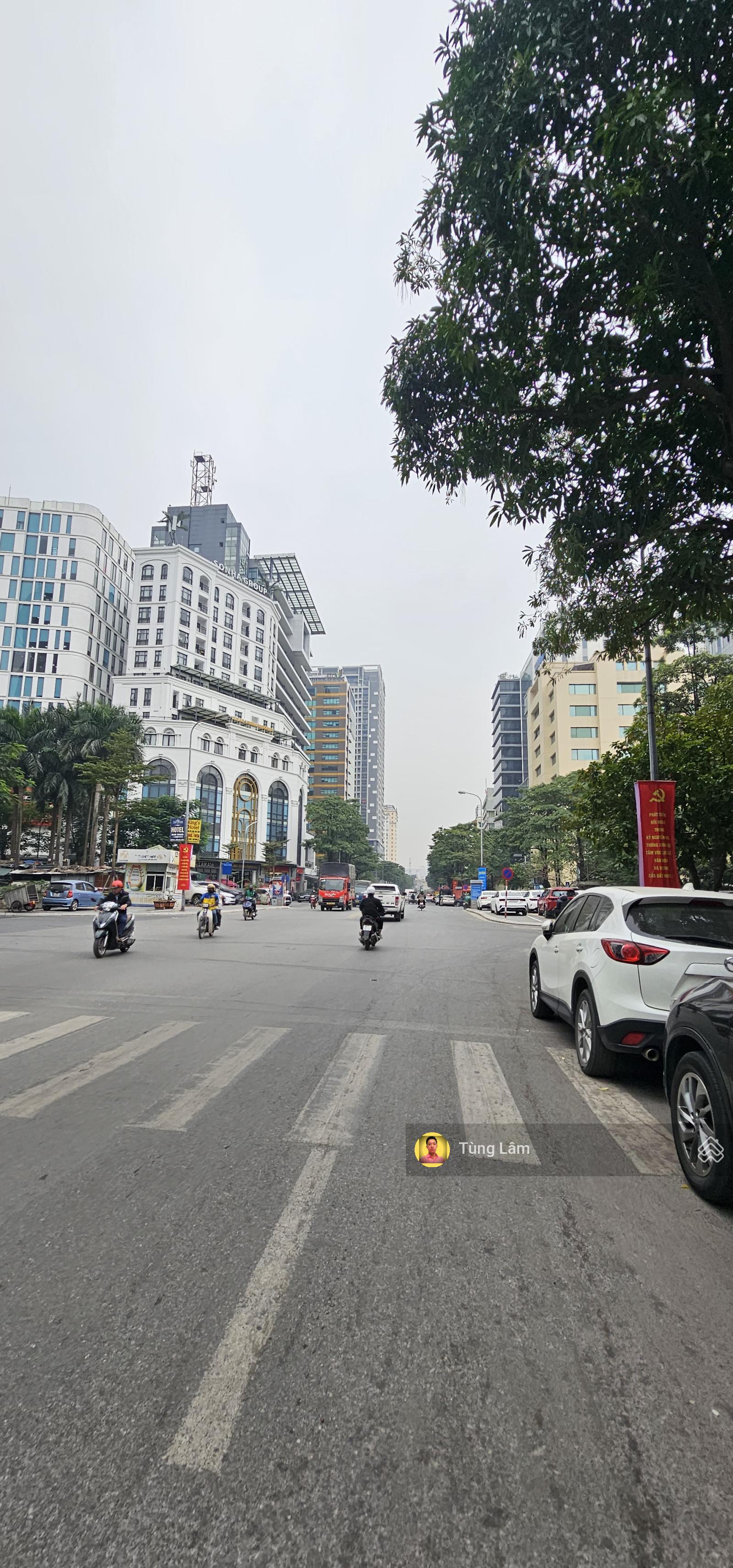 Mặt phố 50 Duy Tân. Vị trí đẹp, cho thuê được giá, trung tâm tuyến phố, 2 mặt tiền thoáng