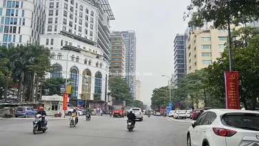 Mặt phố 50 Duy Tân. Vị trí đẹp, cho thuê được giá, trung tâm tuyến phố, 2 mặt tiền thoáng