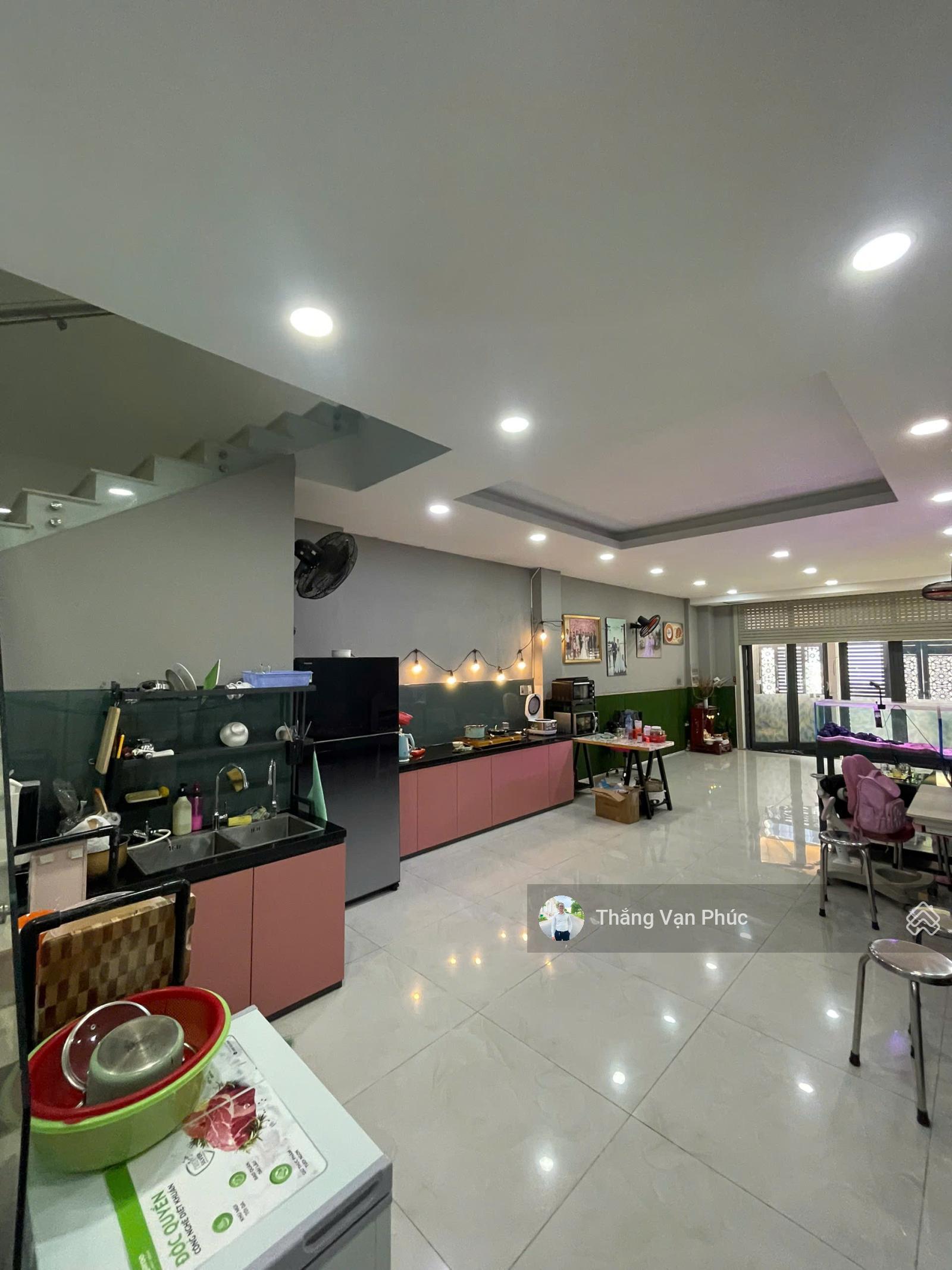 Chủ giảm 1 tỷ căn 5m giá 18,8 tỷ, đối diện trường Emasi, Hugo, 5 tầng hoàn thiện đẹp, chủ bán gấp