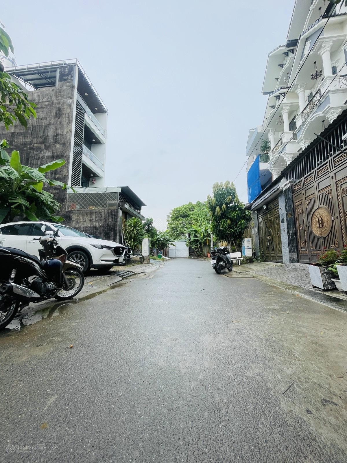 Nhà 4 tầng, hẻm xe hơi 5m, ngay siêu thị Gigamall Phạm Văn Đồng.