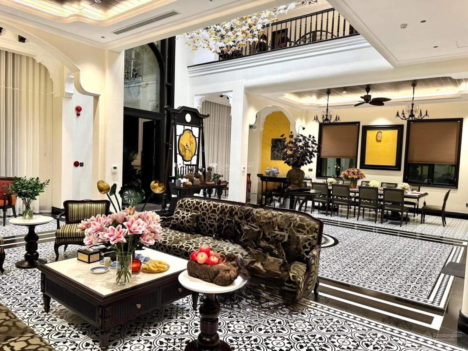 Bán Toà Văn Phòng 8 tầng 380m2 tích hợp Penhouse đẳng cấp thượng lưu với dòng tiền 700tr/ tháng.