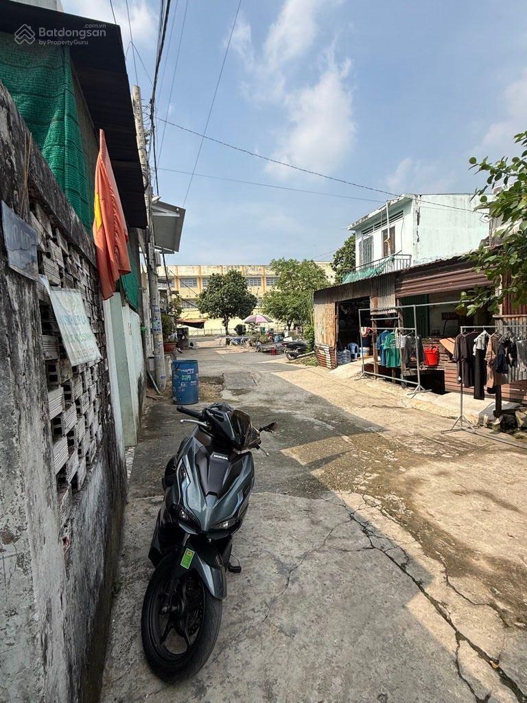 Tiện cho con đi học nhà rộng 116m2 sát trường Phạm Văn Chiêu, đường An Phú Đông 9, Q12. Hẻm 5m