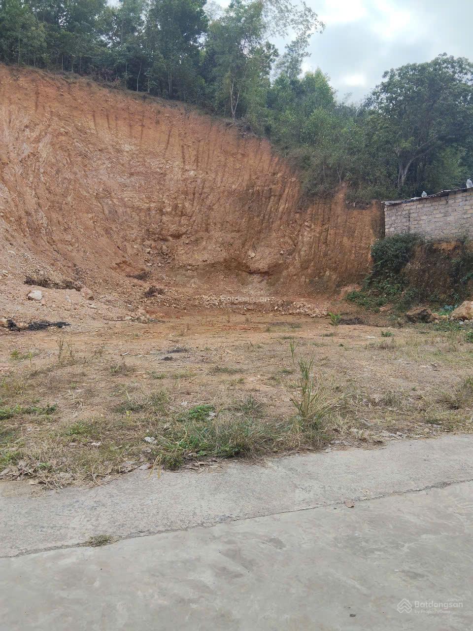 Mặt đường thôn kỳ sơn xã việt khê thủy nguyên Hải Phòng