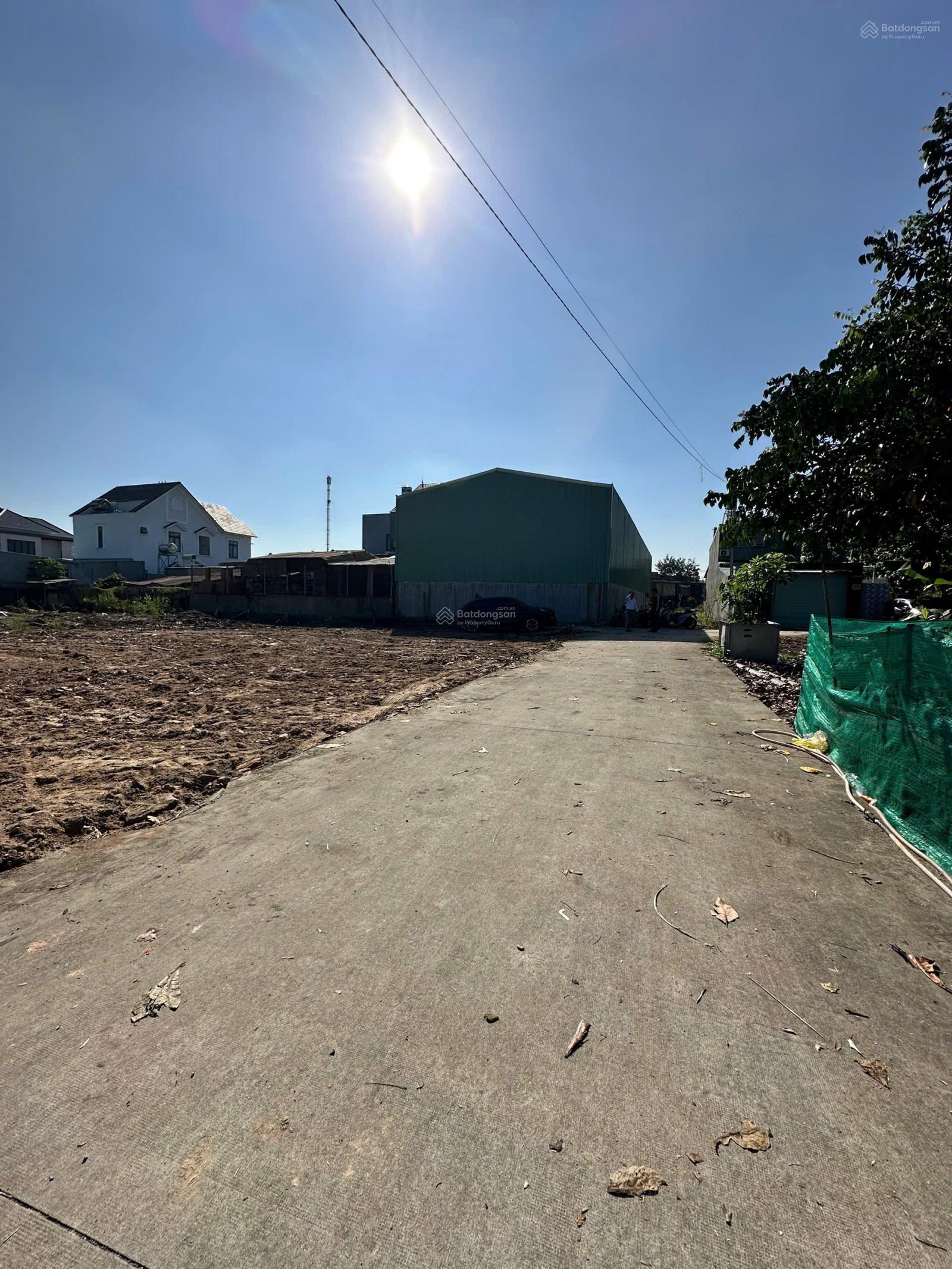 Đất nhánh DX005, cách 30m. DT 5x24m(100m2 thổ cư) giá 2tỷ468tr