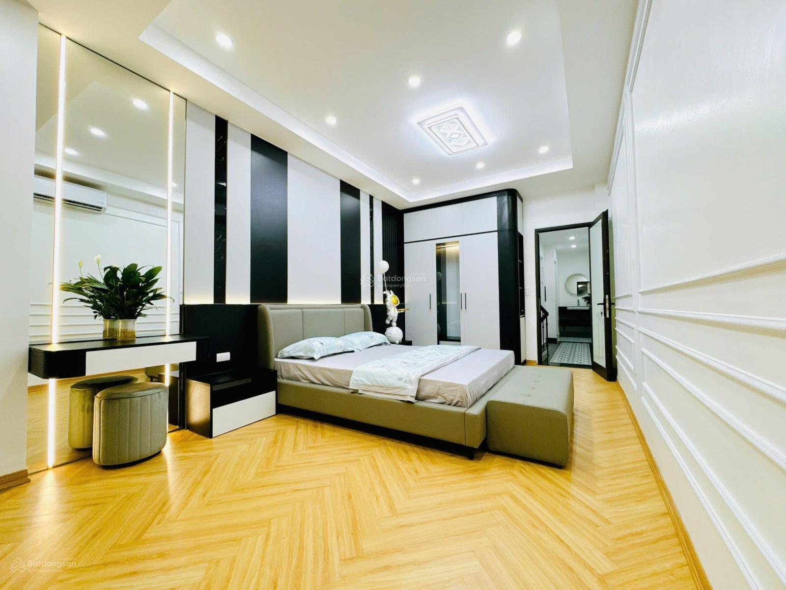 Bán gấp phân lô Trung Kính - Ngõ thông kinh doanh - Ô tô tránh - 60m2 x 7 tầng - nhỉnh 30 tỷ