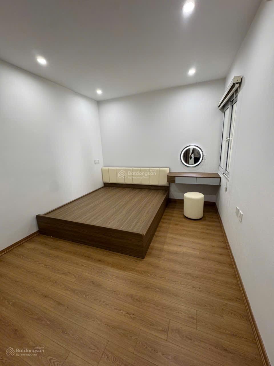 bán căn hộ tại chung cư 89 Phùng Hưng full nội thất giá 5.15 tỷ lh 0878 800 ***