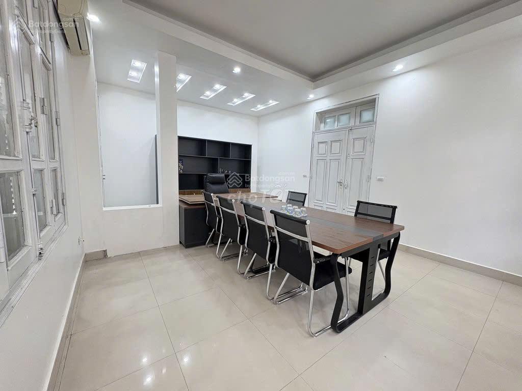 Cho thuê nhà phân lô Nguyên Hồng - Đống Đa, 60m2 x 5 tầng, MT 5m, 2 ô tô tránh, đỗ cửa 21tr/th