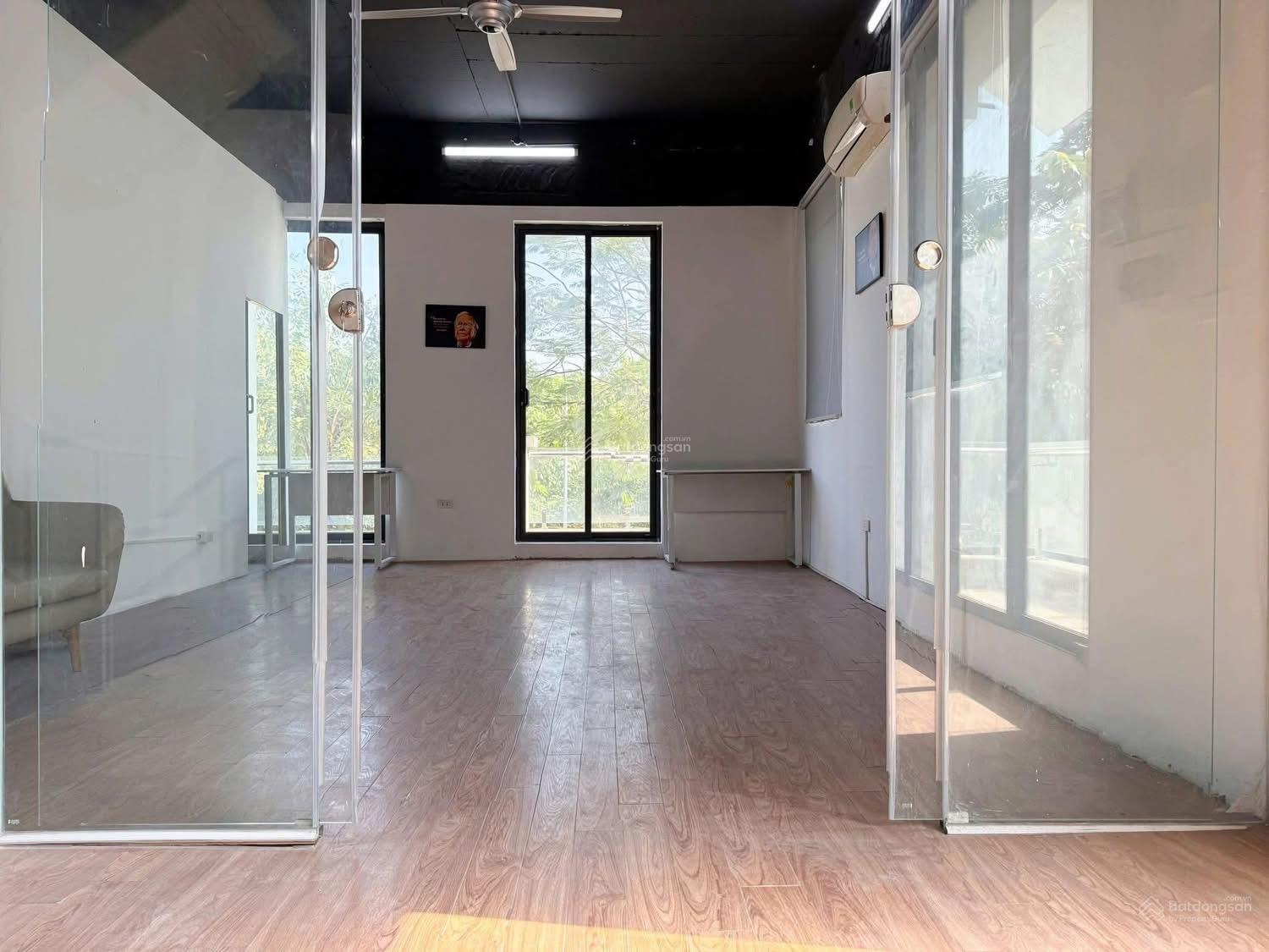 Cho thuê văn phòng 95m2 x 4 tầng hoàn thiện cơ bản đẹp, giá hơn 20triệu Cho thuê văn phòng 95m2 x 4 tầng hoàn thiện cơ bản đẹp, giá hơn 20triệu