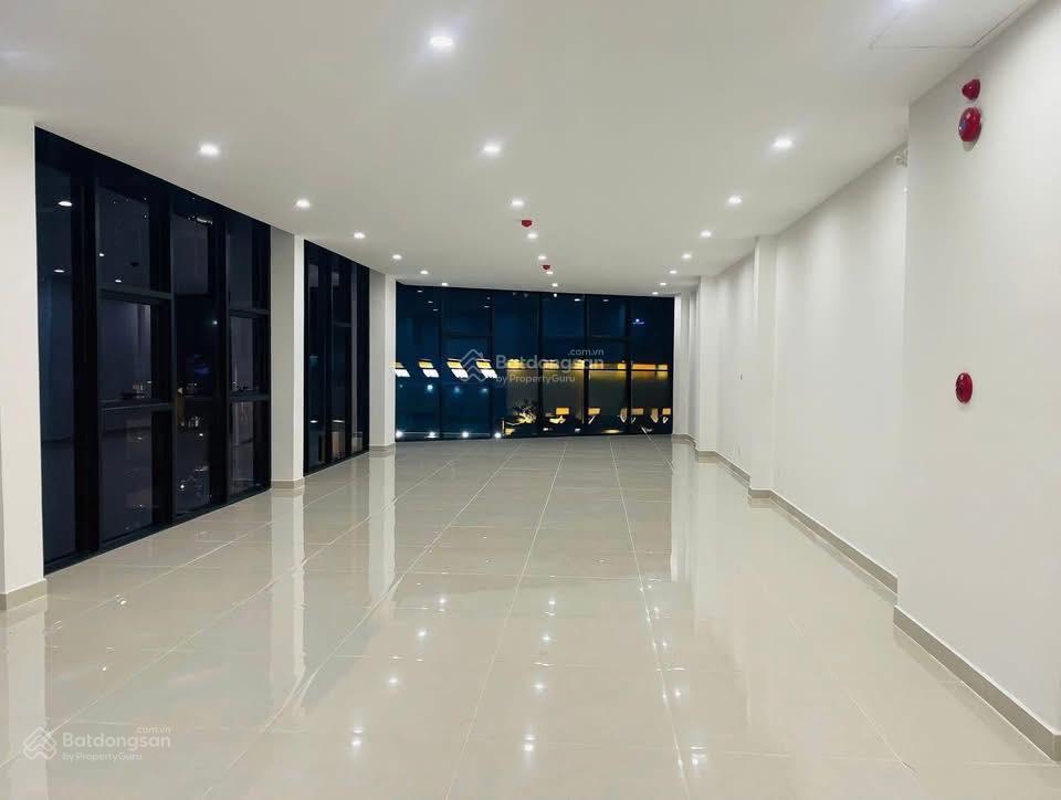 Cho thuê nhà 7 tầng MT đường Nguyễn Văn Linh , sát cầu rồng, thang máy, hệ thống phòng cháy đầy đủ