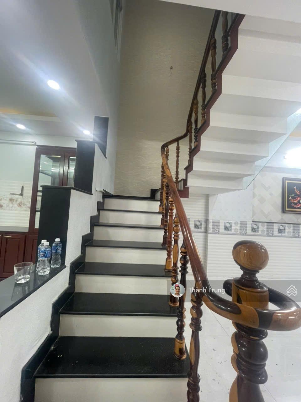 Bán căn nhà 1 trệt 2 lầu HXH Nguyễn Duy Trinh, Quận 2. 139m2 sàn, ô tô đỗ trước cửa giá còn TL