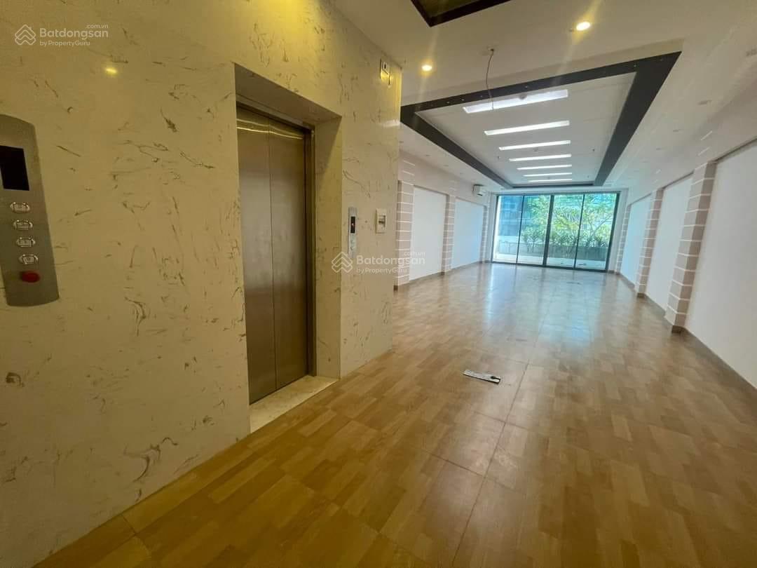 Cho thuê tòa nhà 6 tầng + hầm đường 2/9 sát cầu rồng, có thang máy, hệ thống phòng cháy đầy đủ