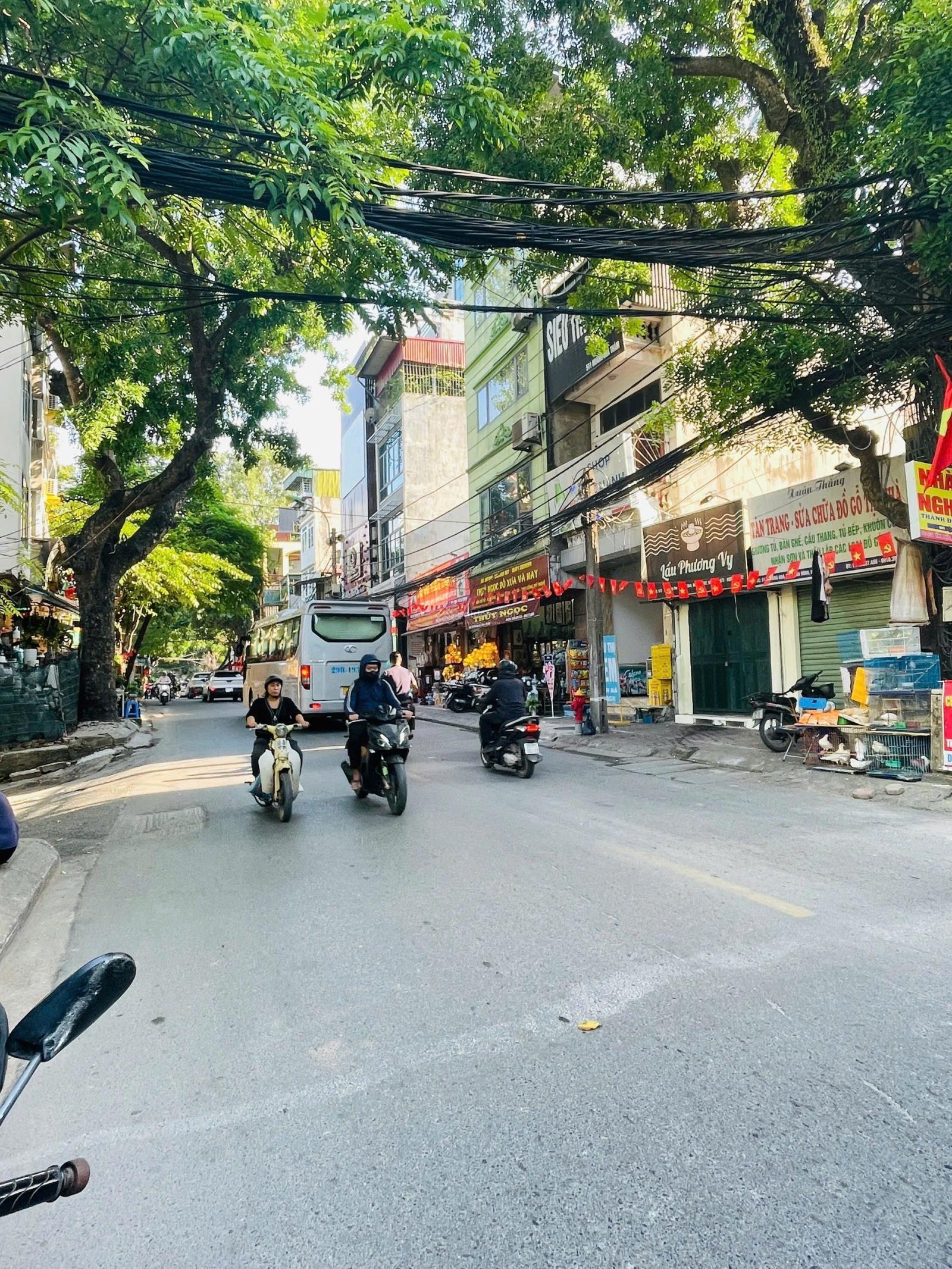 Nhà 2 tầng 265m2 giá 78 tỷ tại mặt phố Hoàng Hoa Thám Nhà 2 tầng 265m2 giá 78 tỷ tại mặt phố Hoàng Hoa Thám