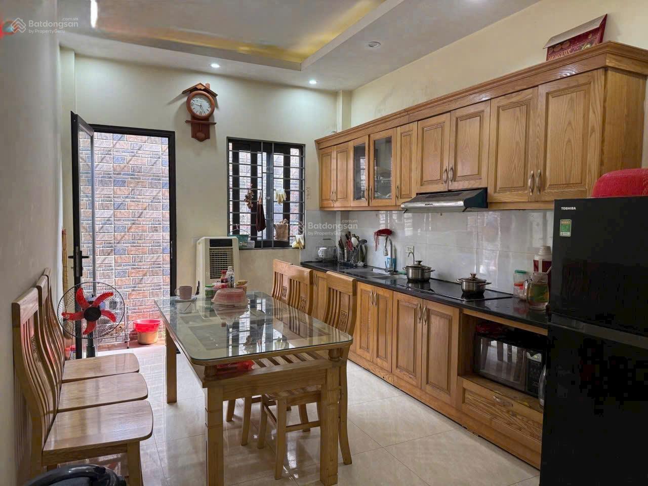 Cho thuê nhà 4 tầng 7 phòng ngủ, 1 phòng khách, 1 bếp, diện tích 60m2/sàn, Tây Tựu, Bắc Từ Liêm