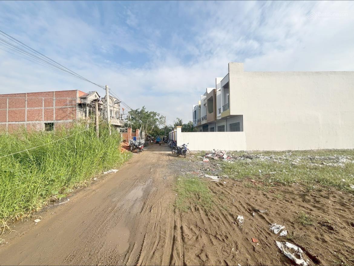 Bán đất Mặt Tiền Đường Năm Ngói, Xã Mỹ Lộc Cần Giuộc, Long An, 117.6 m2 giá 1 tỷ 350tr SHR