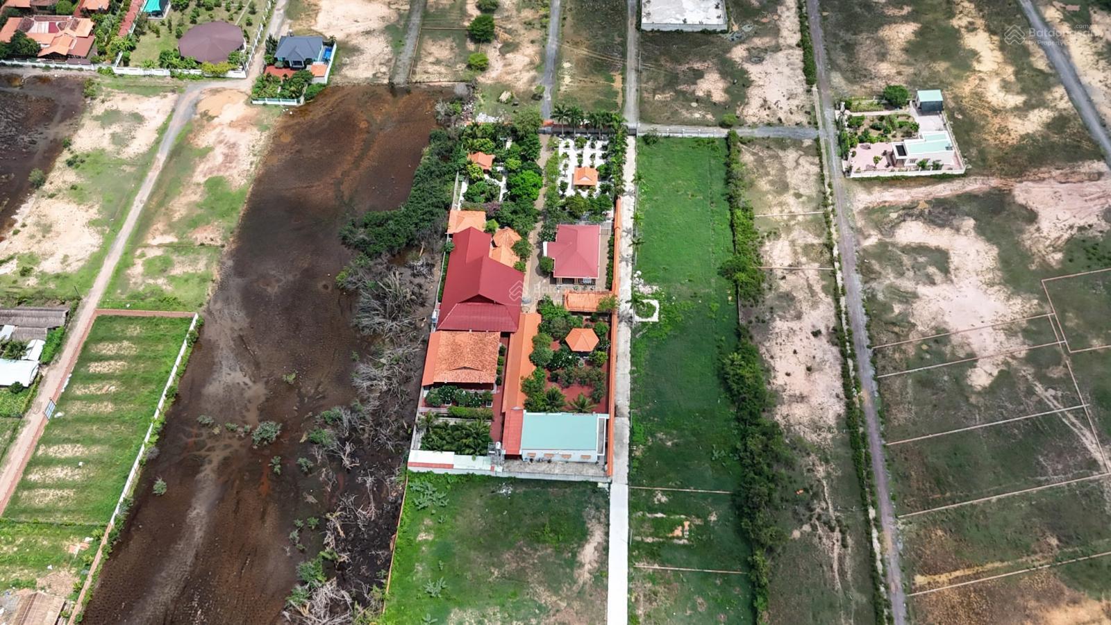 2/Võ Thị Sáu, xã Phú Đông, diện tích 500m2, đường bêtông ô tô thoải mái, giá chỉ 4 tỷ