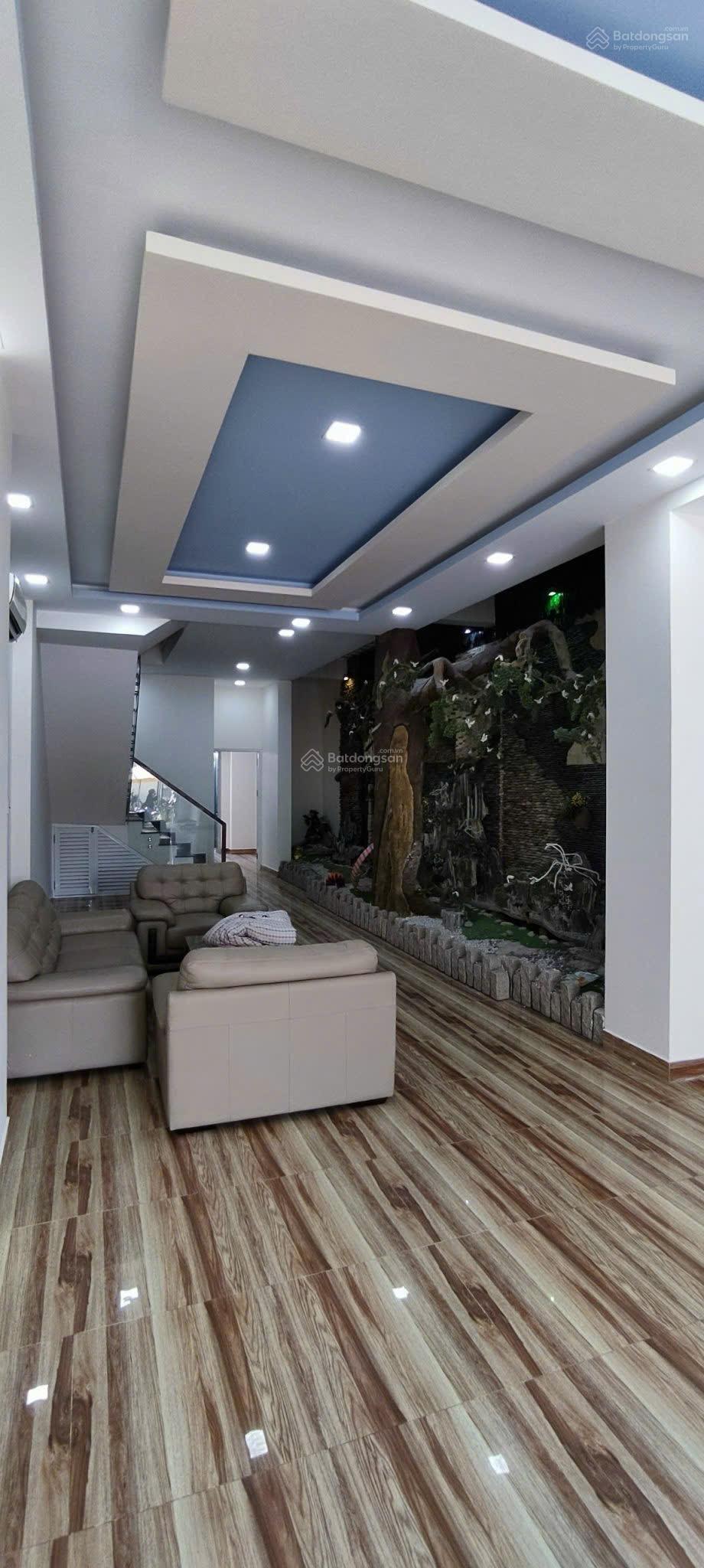 Bán căn Nhà mặt tiền Trệt 6 Lầu + Thang Máy (5mx20m) có hẻm sau , 10PN 12Wc (Hđ Thuê 65tr/tháng) Bán căn Nhà mặt tiền Trệt 6 Lầu + Thang Máy (5mx20m) có hẻm sau , 10PN 12Wc (Hđ Thuê 65tr/tháng)