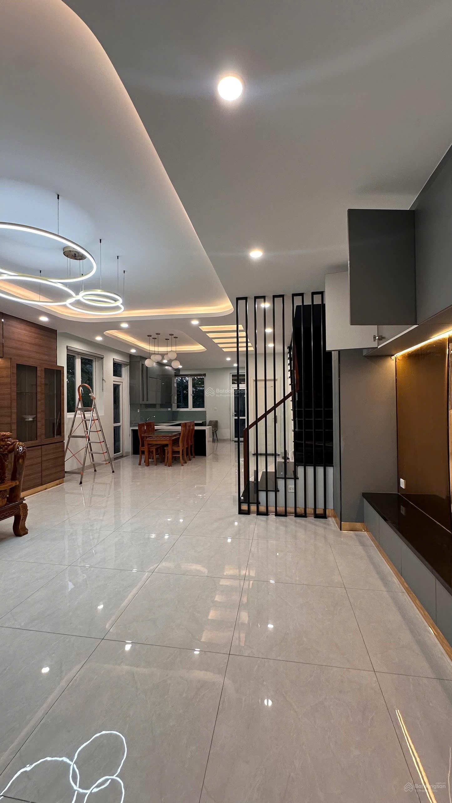 Cho thuê biệt thự Dragon Village, 15 triệu, 160m2, 4PN, 3 tầng, Q9, HCM, giá cực chất đẹp