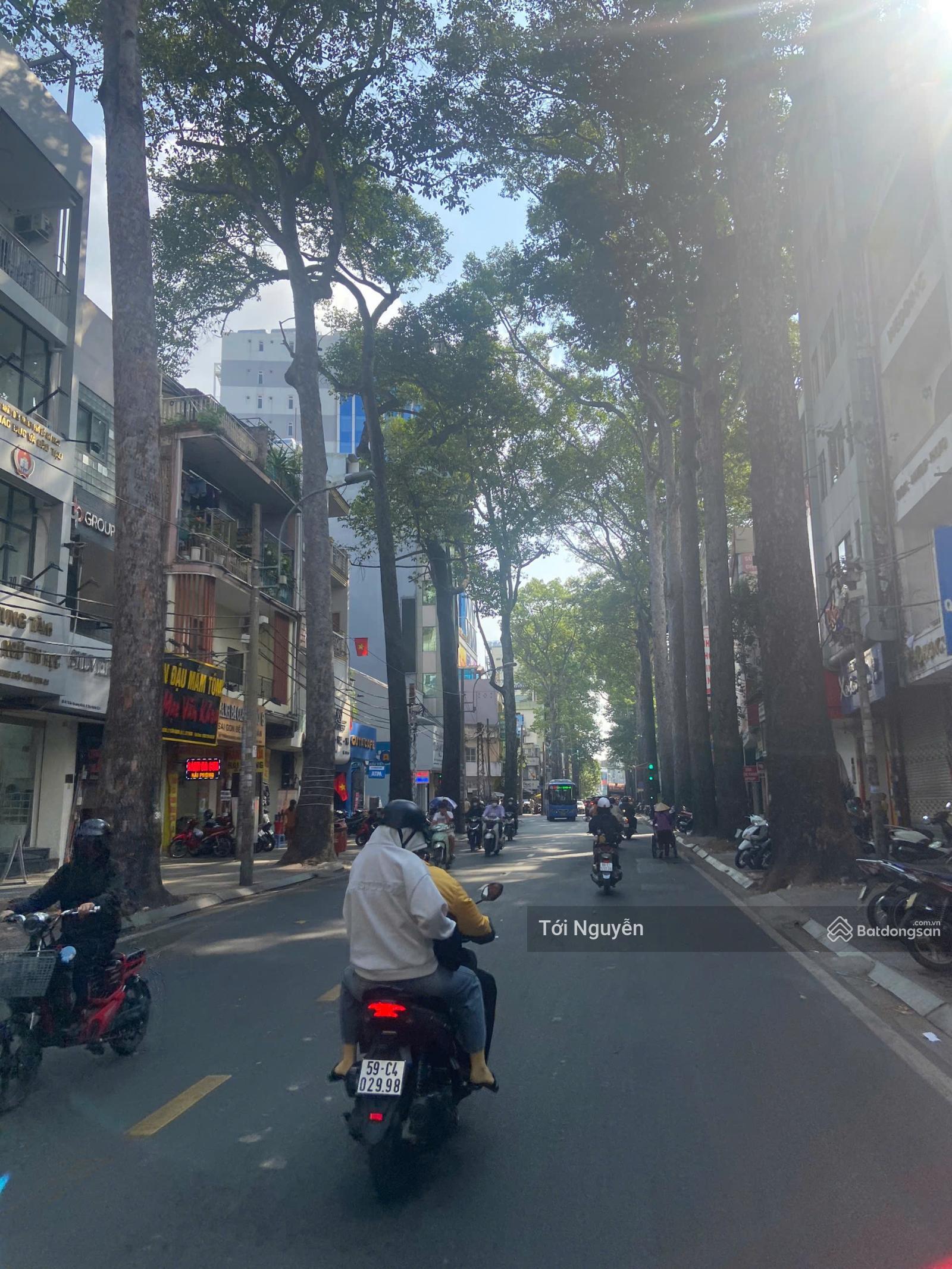 Ngộp Bank bán nhà 5 tầng thang máy mặt tiền Trần Quang Khải, Tân Định, Quận 1 (DT:4x23m) giá 32,5tỷ