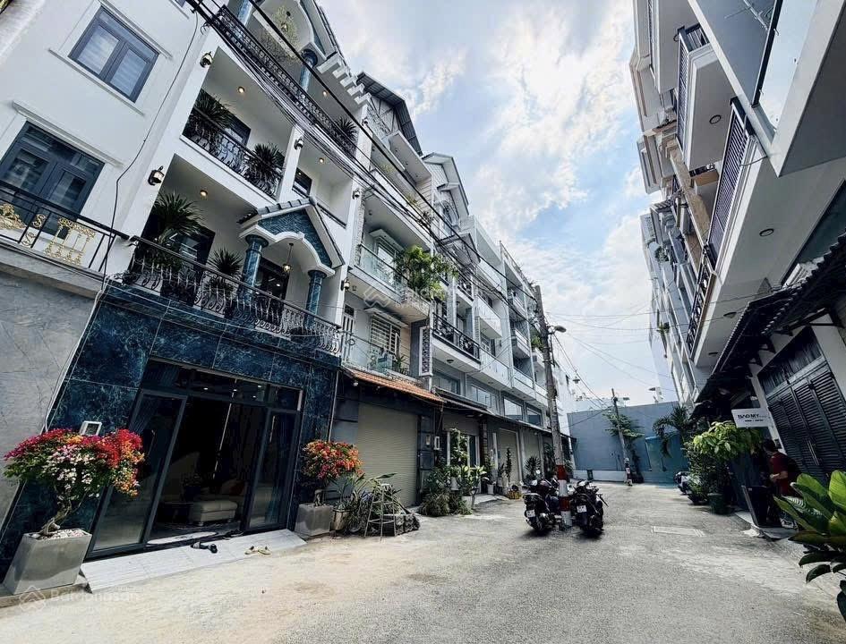 Đường 9 mét - nhà ngang 5m - tiện kinh doanh - mở văn phòng công ty - kết hợp ở - hoàn công đủ Đường 9 mét - nhà ngang 5m - tiện kinh doanh - mở văn phòng công ty - kết hợp ở - hoàn công đủ