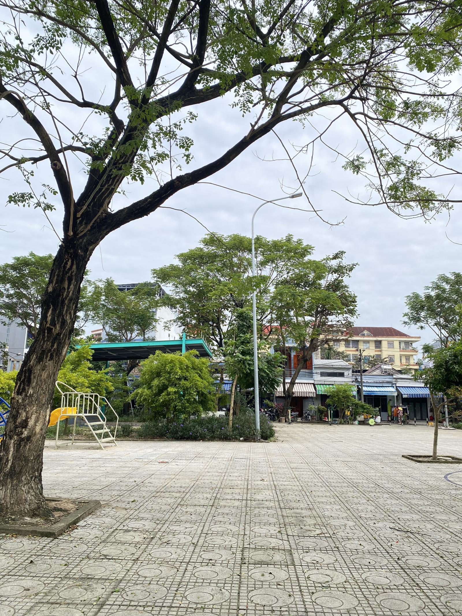 Bán đất tặng nhà cấp 4 đối diện công viên nội khu , Nại Hiên Đông, Sơn Trà gần biển 62m2 giá 5.7 Ty Bán đất tặng nhà cấp 4 đối diện công viên nội khu , Nại Hiên Đông, Sơn Trà gần biển 62m2 giá 5.7 Ty