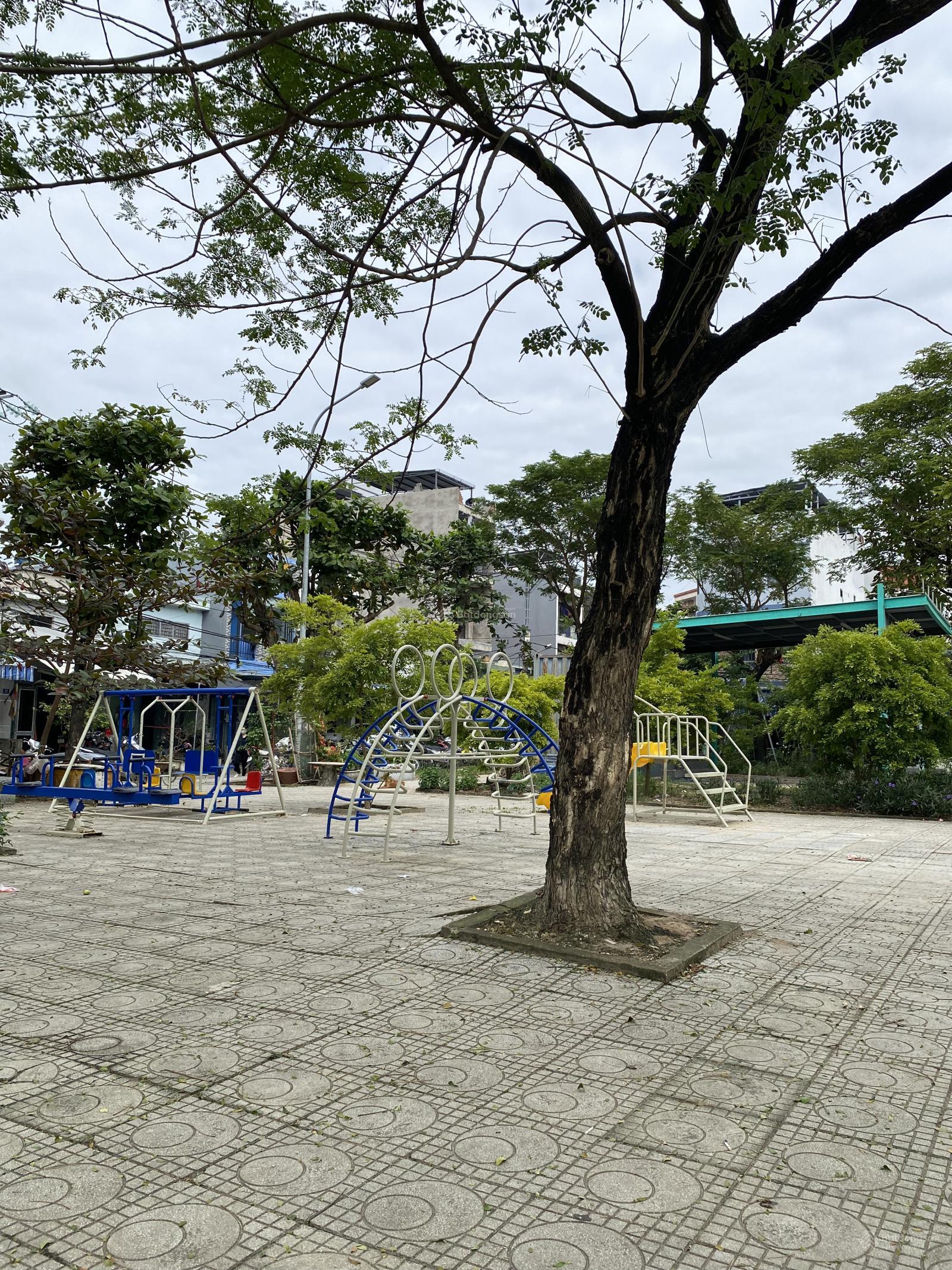 Bán đất tặng nhà cấp 4 đối diện công viên nội khu , Nại Hiên Đông, Sơn Trà gần biển 62m2 giá 5.7 Ty Bán đất tặng nhà cấp 4 đối diện công viên nội khu , Nại Hiên Đông, Sơn Trà gần biển 62m2 giá 5.7 Ty