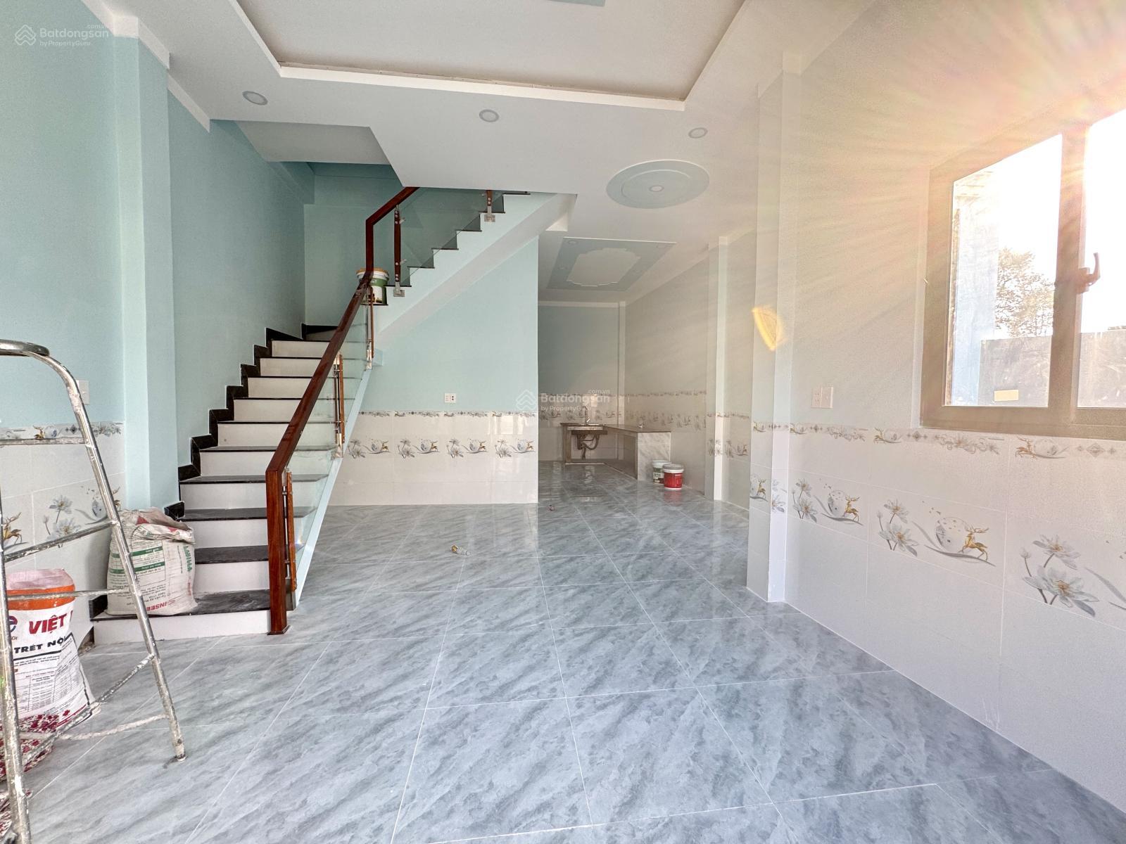 Chủ gởi bán nhà 1 trệt 1 lầu Bửu Hoà mới xây, 5,5x12,3=68m2, thổ cư 100%, sổ riêng, 3PN, hẻm 6m