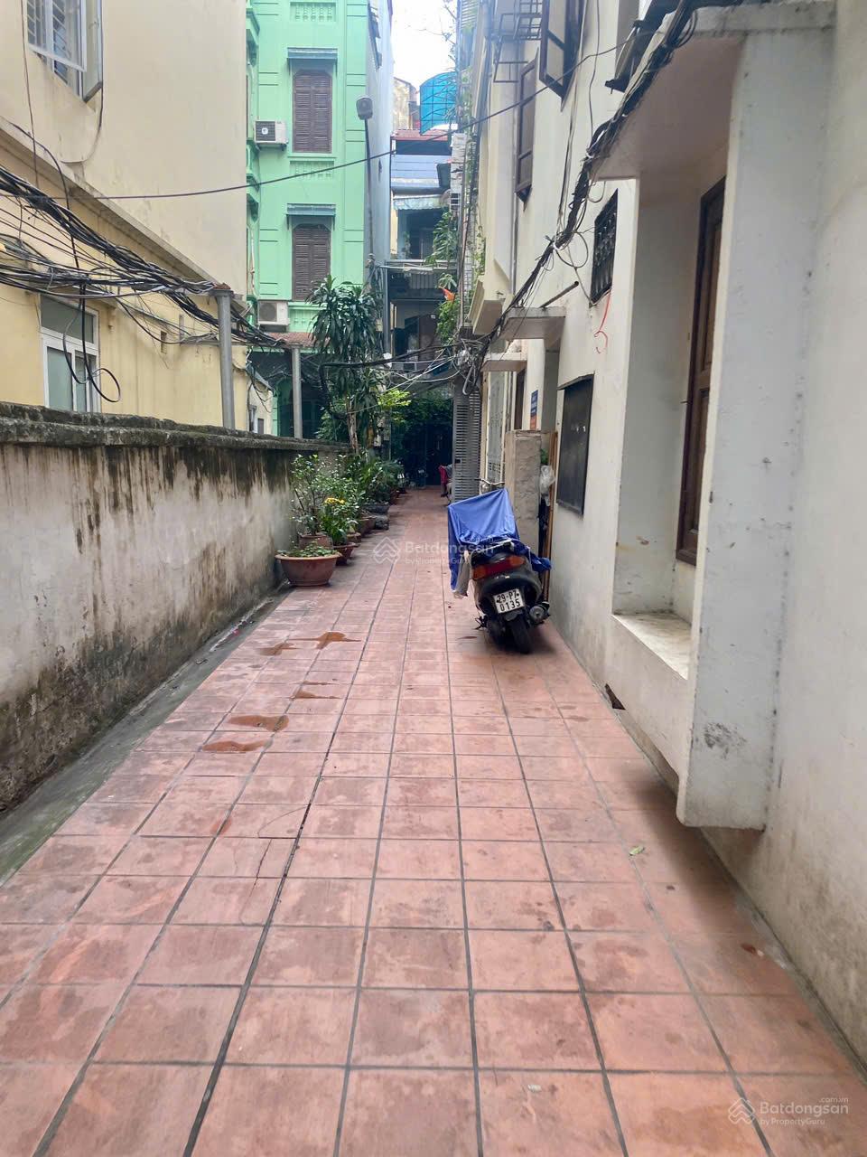 Bán nhà Lý Nam Đế, DT 90m x 3 tầng, mặt tiền 6.3m, lô góc 3 thoáng, 40.5 tỷ đồng