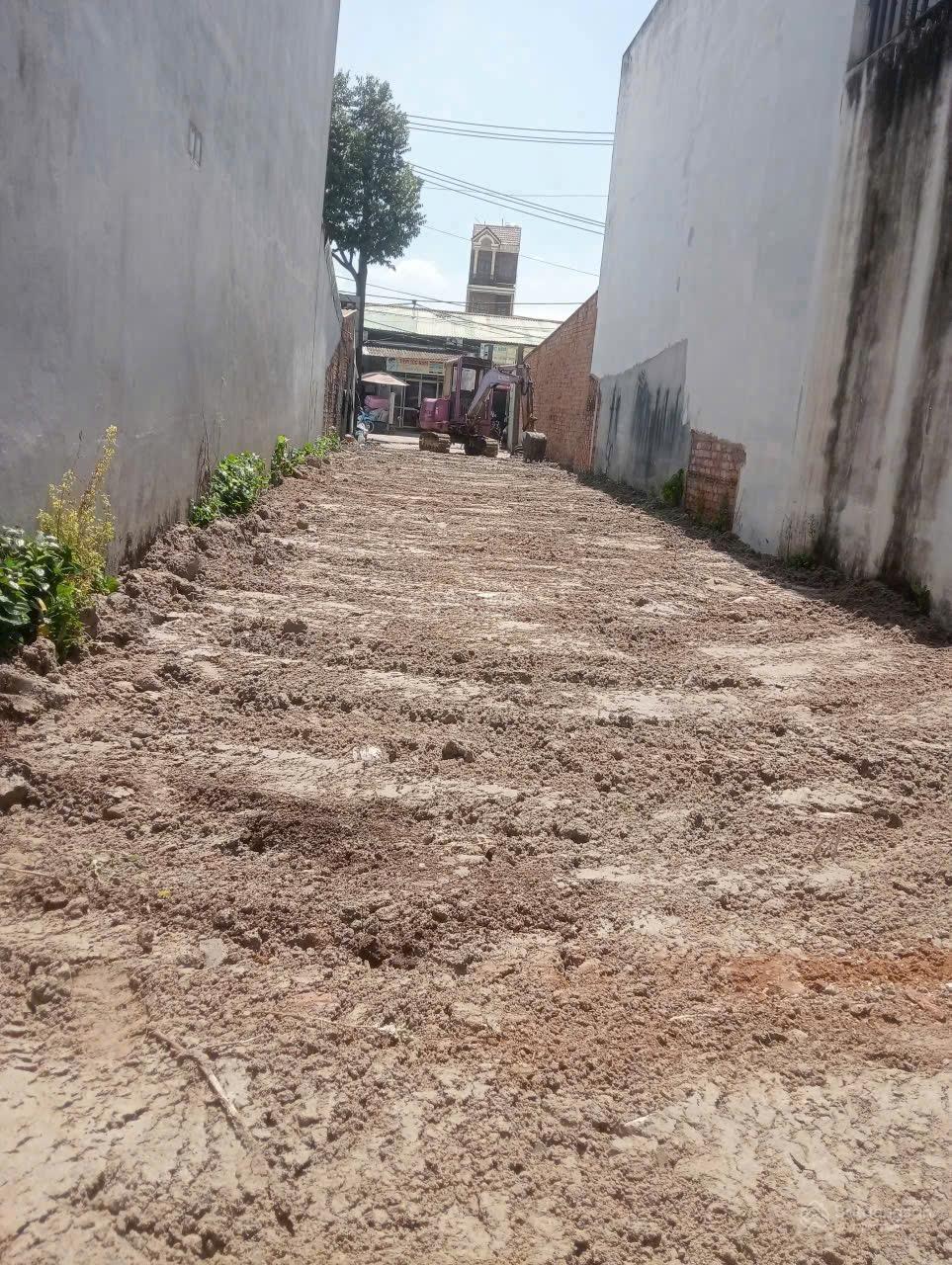 Bán lô đất mặt tiền Nguyễn Duy Trinh gần chợ Long Trường giá 12,9tỷ 106m2 ngang 5m vuông vức Bán lô đất mặt tiền Nguyễn Duy Trinh gần chợ Long Trường giá 12,9tỷ 106m2 ngang 5m vuông vức