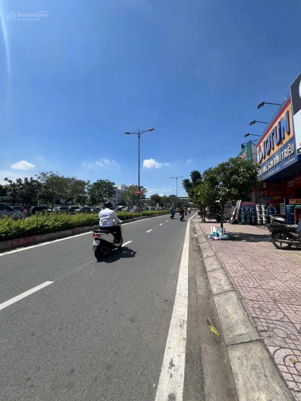 Hot! Hàng hiếm mặt tiền đường Phạm Văn Đồng, đối diện TTTM Gigamall, cách sân bay TSN 10p Hot! Hàng hiếm mặt tiền đường Phạm Văn Đồng, đối diện TTTM Gigamall, cách sân bay TSN 10p