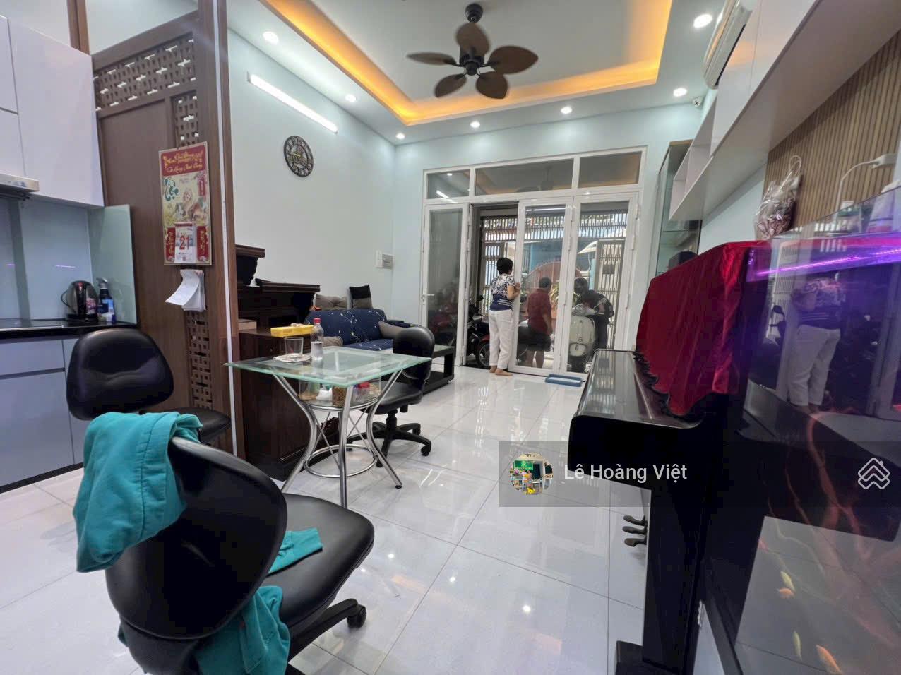 Nhà đường xe hơi thông 1 sẹc Nguyễn Thái Sơn - 3 tầng lầu - Hơn 7 tỷ