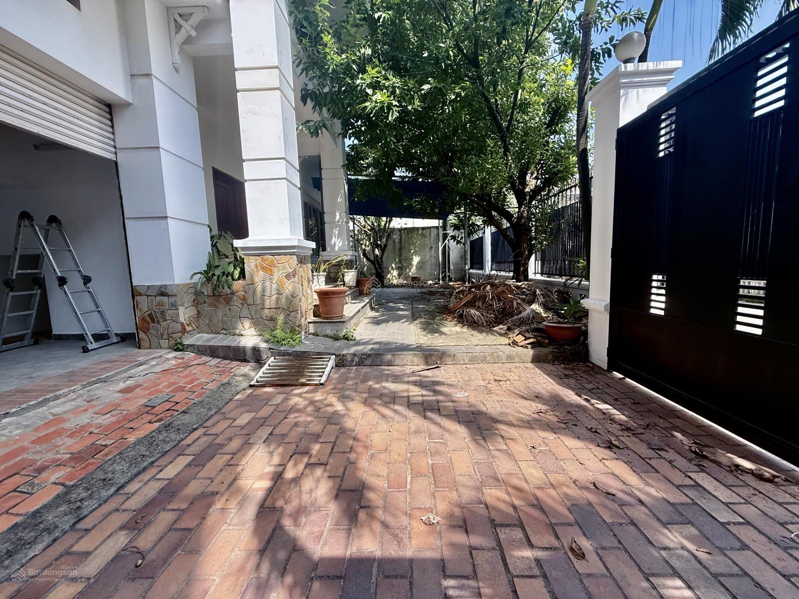 Cho thuê biệt thự Trần Não Quận 2 diện tích 22x22m có hồ bơi sân vườn 5PN 7WC giá 91 triệu/tháng