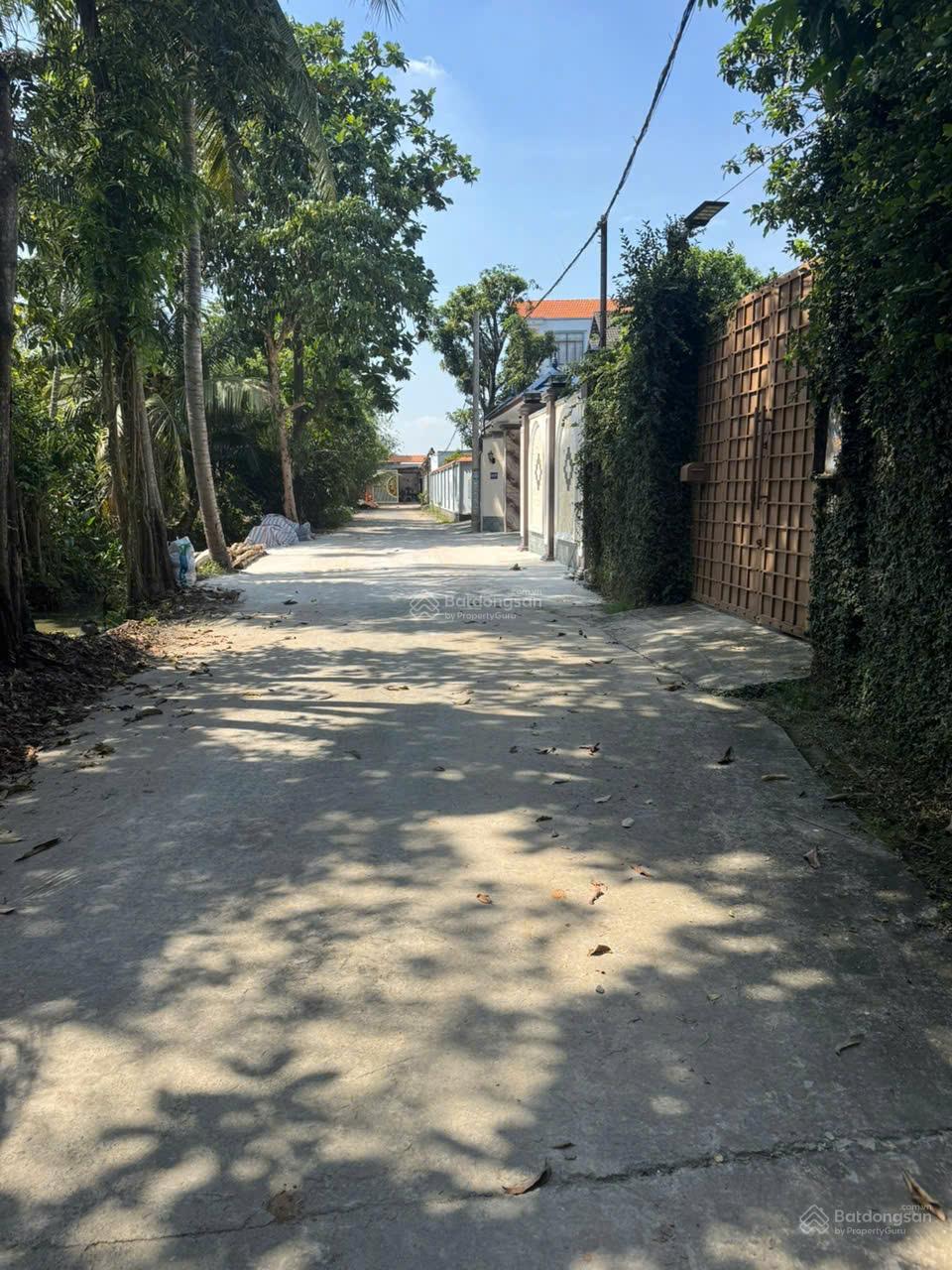 Bán nhà hẻm Nguyễn Chí Thanh - Bình Nhâm, xe hơi vào tới cửa, ngang 5m. Giá 4.25 tỷ