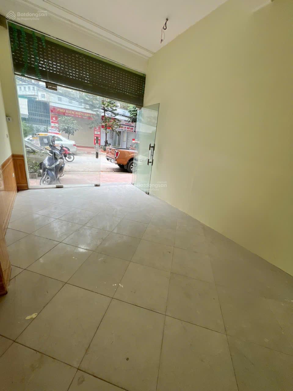 Cho thuê văn phòng. tầng 1 - 20m2 Dich vụ Mỗ Lao ,ô tô đỗ cửa tiện lợi, phù hợp làm vp, cửa hàng