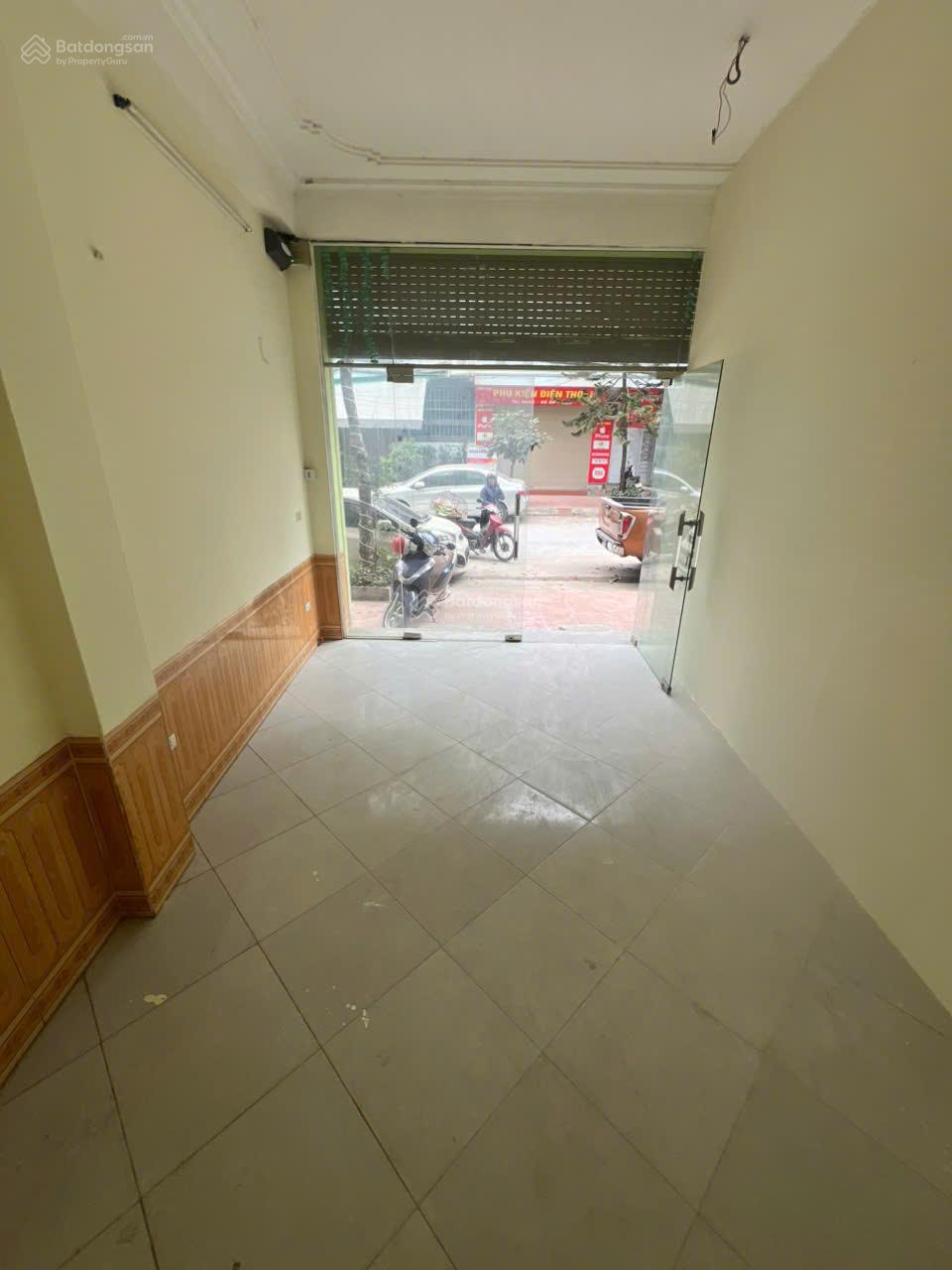 Cho thuê văn phòng. tầng 1 - 20m2 Dich vụ Mỗ Lao ,ô tô đỗ cửa tiện lợi, phù hợp làm vp, cửa hàng