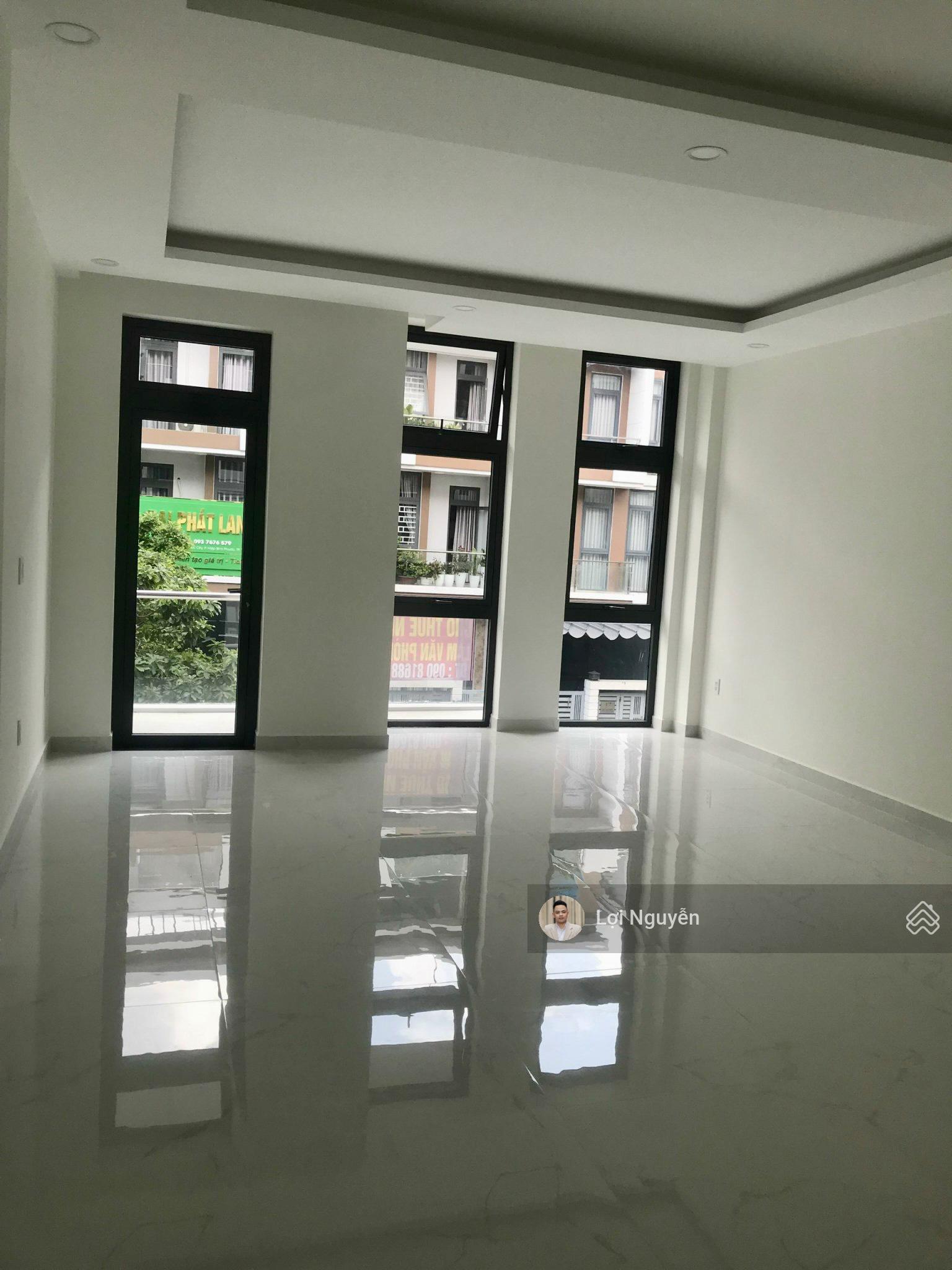 Hot - Nguyên căn nhà phố tại Vạn Phúc City DT 5x23m, 1 hầm 4 tầng, máy lạnh đầy đủ giá chỉ 30tr