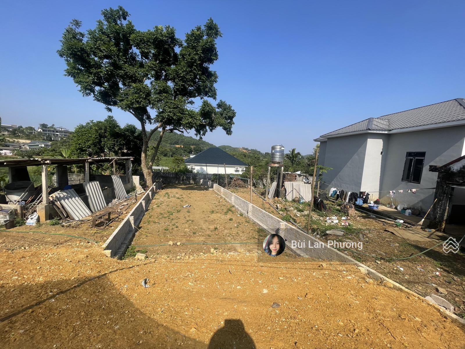 Nhỉnh 2 tỷ có ngay 161m full thổ cư nằm trong khu biệt thự cực đẹp Nhỉnh 2 tỷ có ngay 161m full thổ cư nằm trong khu biệt thự cực đẹp