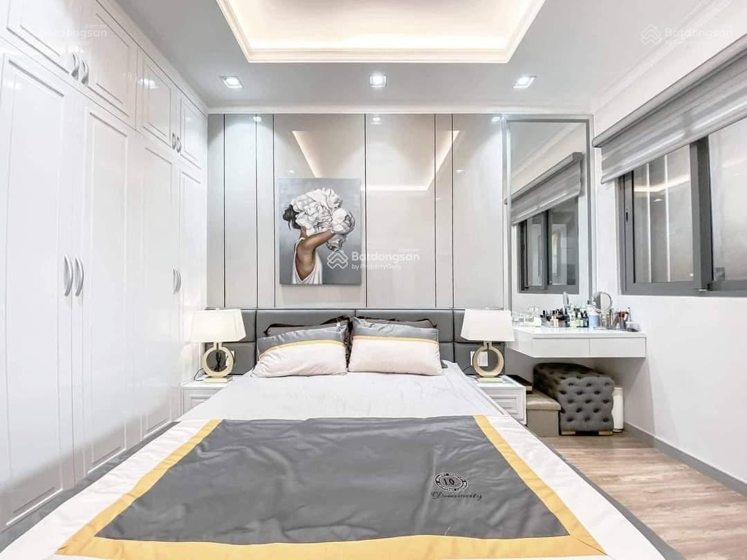 Chính chủ cho thuê gấp căn hộ Garden Gate 85m2, 3PN, 2WC, nhà mới, sạch đẹp, giá: 18 tr/th