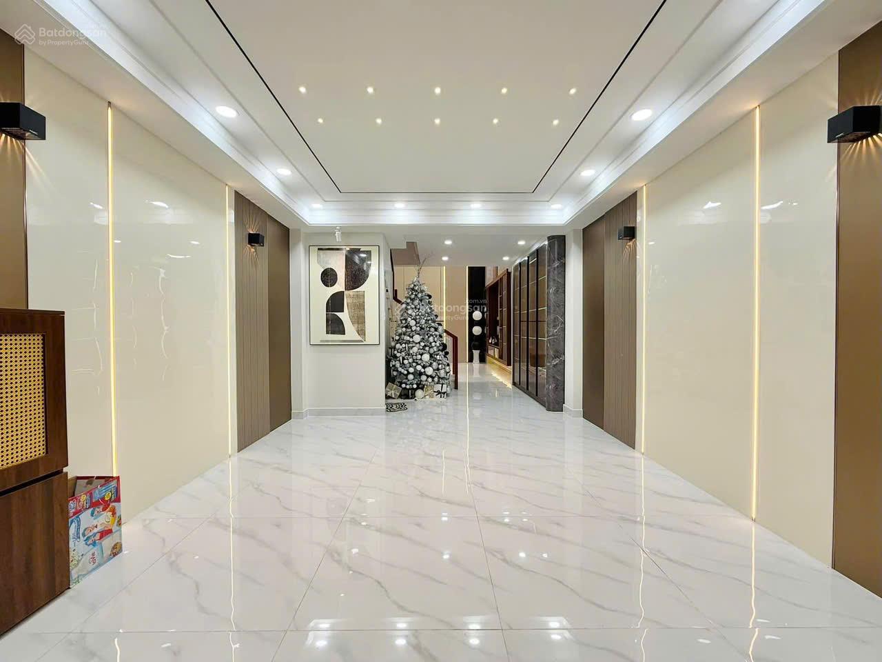 Bán nhà HXH 8m Hoàng Hoa Thám P. 13, TB DT 4.3m*14m, trệt 2 lầu chỉ 10 tỷ còn thương lượng