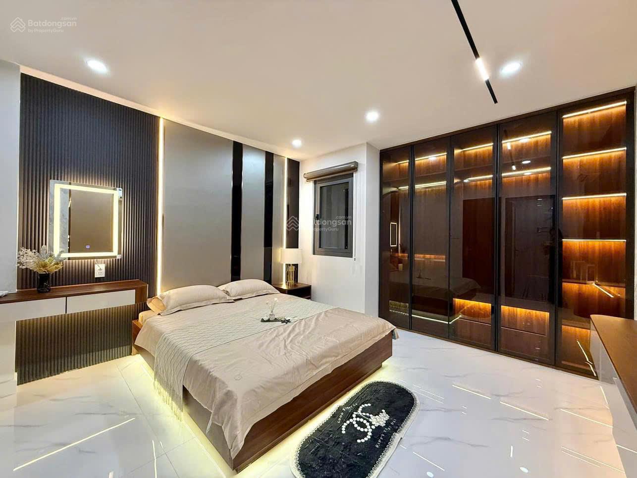 Bán nhà HXH 8m Hoàng Hoa Thám P. 13, TB DT 4.3m*14m, trệt 2 lầu chỉ 10 tỷ còn thương lượng