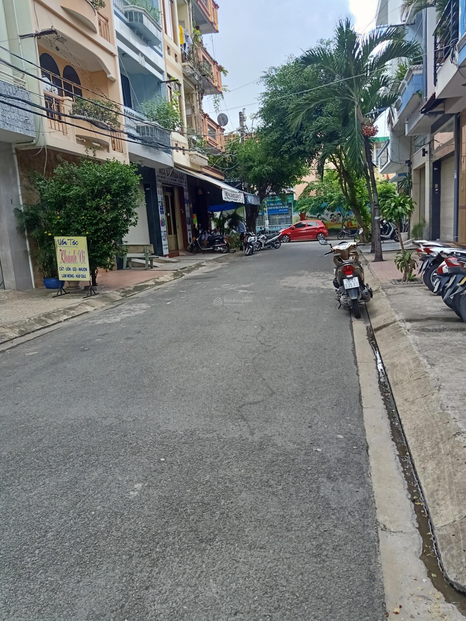 Hẻm đẹp, khu sang - DT: 4 x 18m - Giá: 9.5 Tỷ TL - Trường Chinh P.14, ngay Hoàng Hoa Thám, Bình Giã Hẻm đẹp, khu sang - DT: 4 x 18m - Giá: 9.5 Tỷ TL - Trường Chinh P.14, ngay Hoàng Hoa Thám, Bình Giã