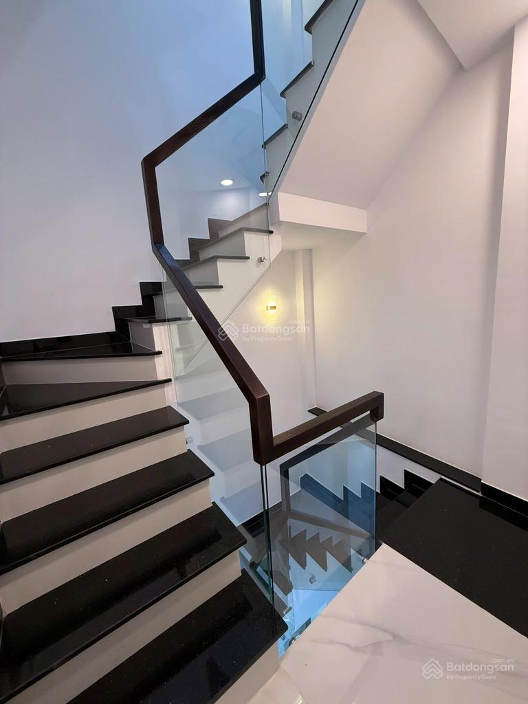 CÁCH SÂN BAY 5P. MẶT TIỀN. NGUYỄN TRỌNG TUYỂN. TÂN BÌNH. GIÁ 7.99 TỶ