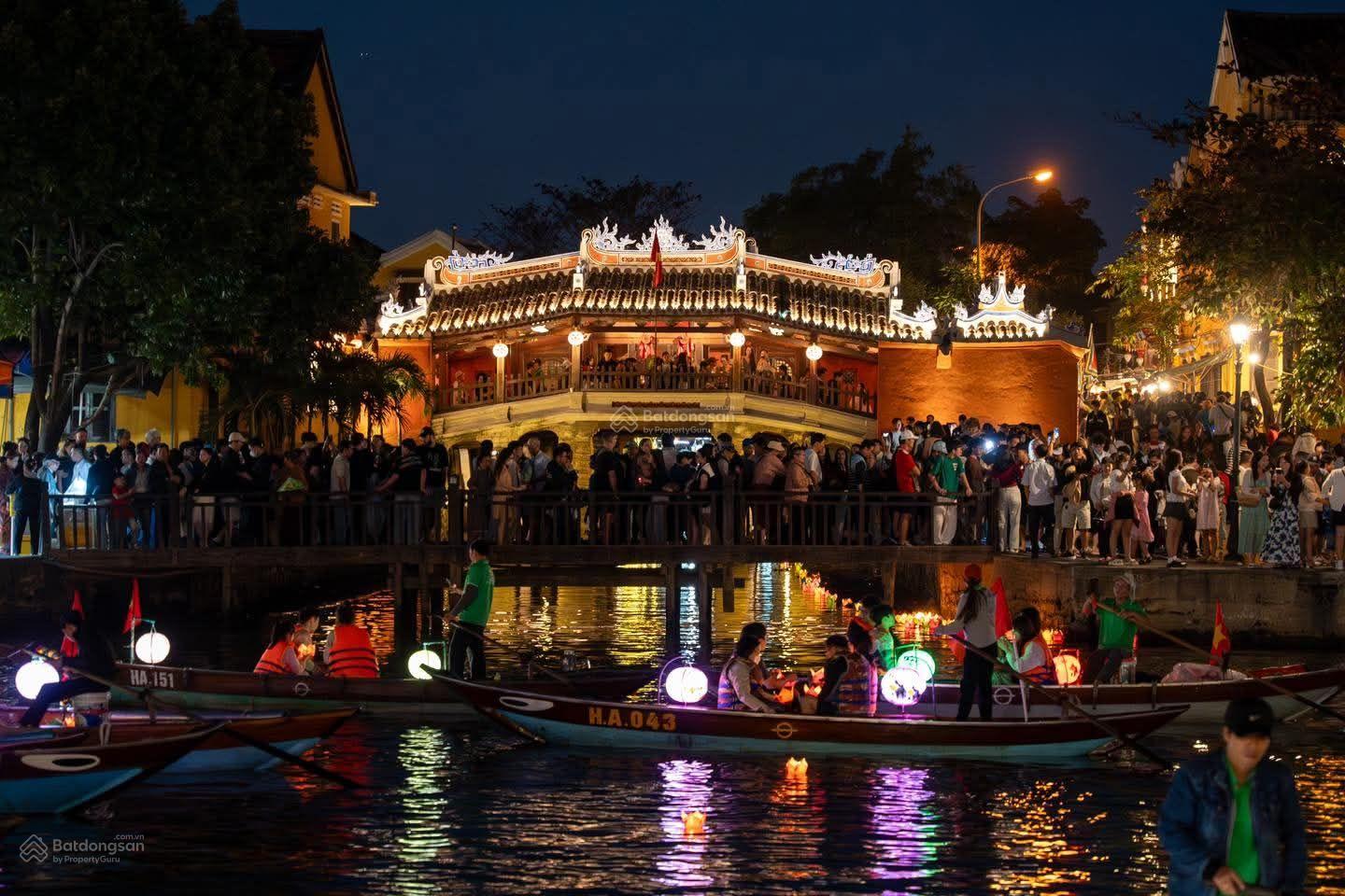 Mặt tiền Phan Châu Trinh phố đi bộ Hội An cho khách kinh doanh