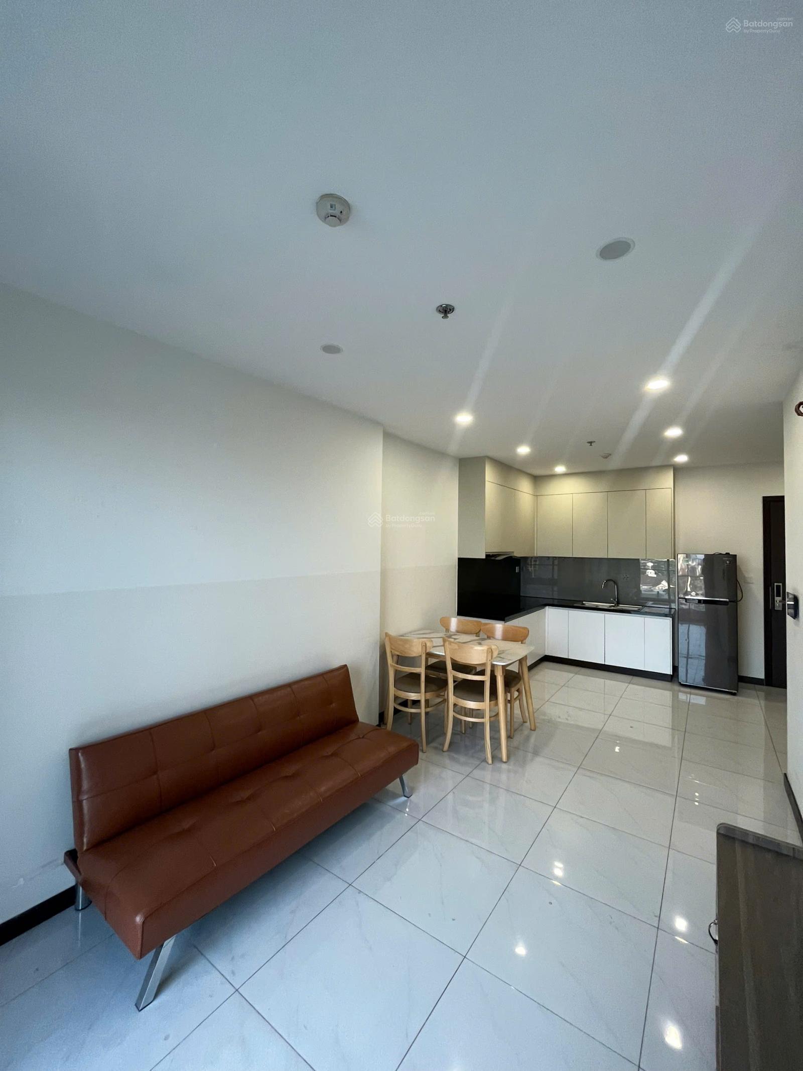 Bán căn hộ Skyview 2PN 79m2 có nội thất, giá 2.3 tỷ