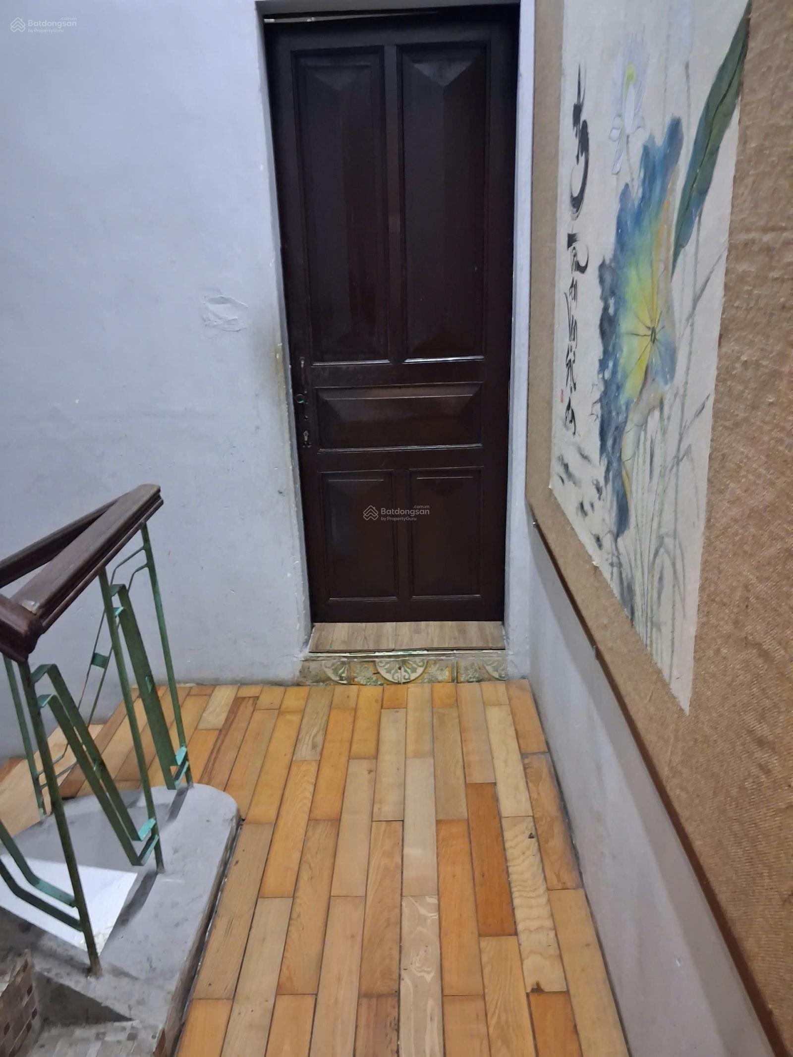 Cho thuê nhà 3 tầng tổng diện tích sàn 360m2 giá 25 triệu/tháng. LH: 0968 851 ***