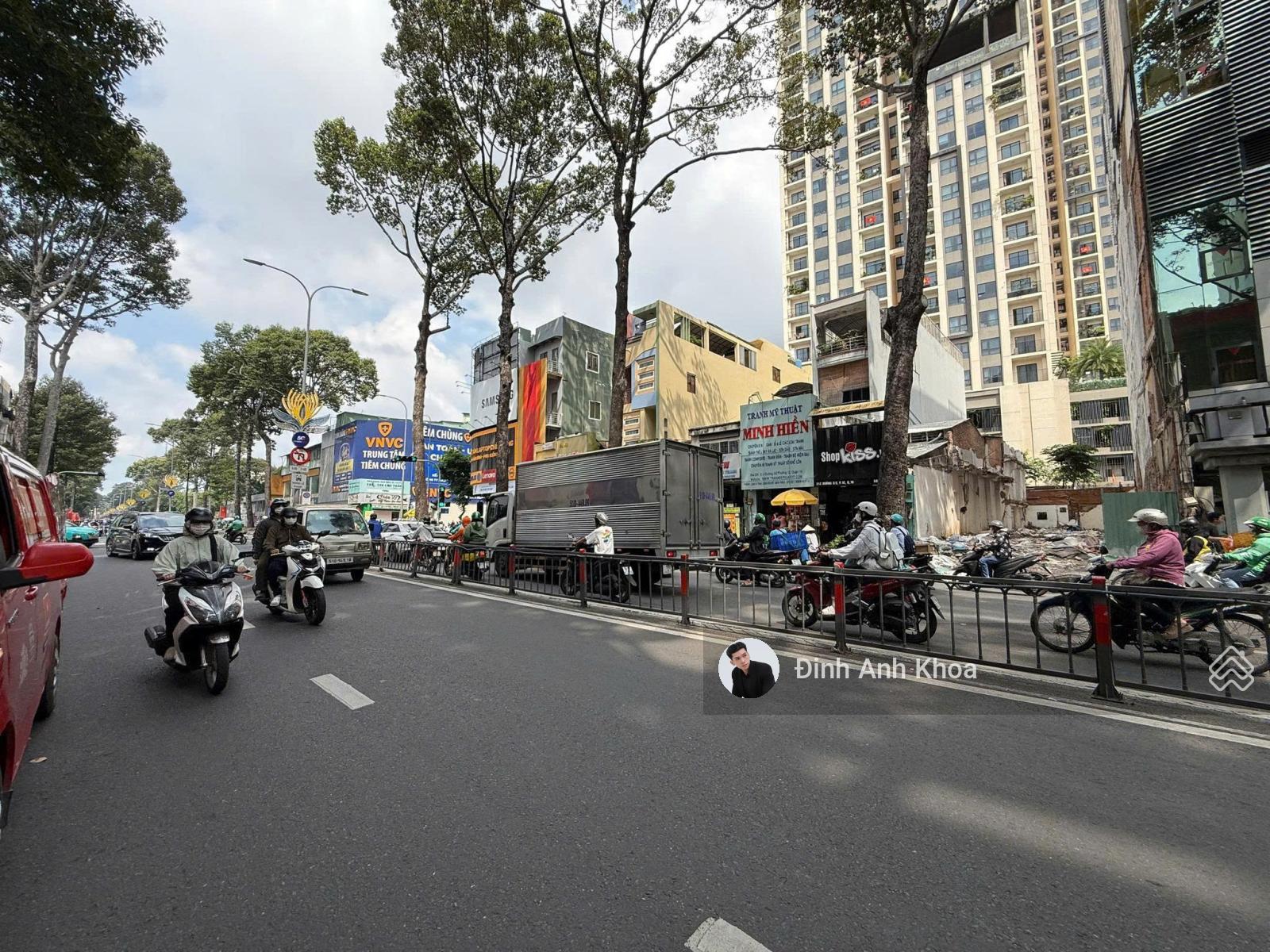 Khan hiếm giá rẻ! Chủ cần bán khuôn đất lớn đường Ba Tháng 2 P. 12 Quận 10. DT: 8x32m giá 110 tỷ