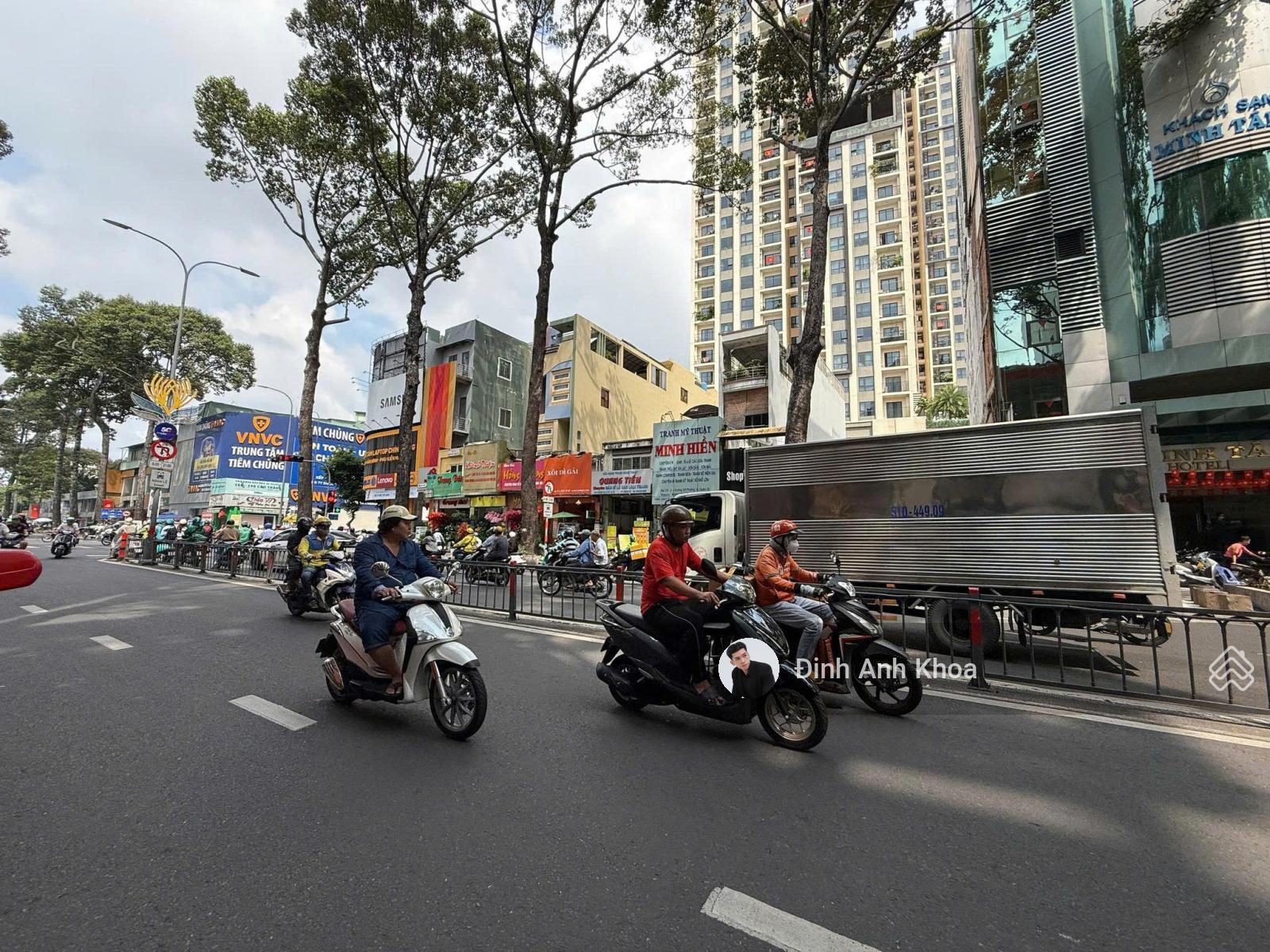 Khan hiếm giá rẻ! Chủ cần bán khuôn đất lớn đường Ba Tháng 2 P. 12 Quận 10. DT: 8x32m giá 110 tỷ