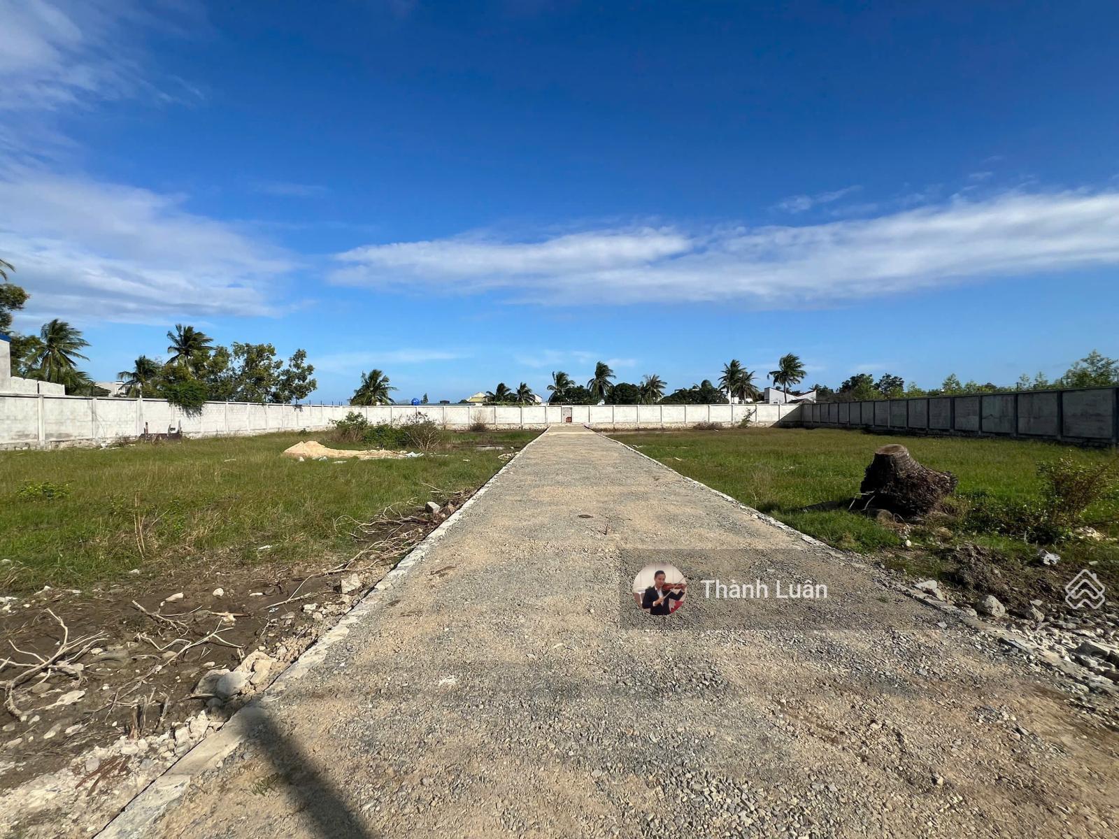 Bán đất full thổ cư 123m2 tại Hòa Tiến - Cam Nghĩa, mặt tiền 5m, đường 2 ô tô tránh nhau, gần Vin