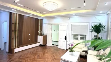 CHCC 130 Đốc Ngữ, Ba Đình, tầng cao thoáng, 98m2 sử dụng, 3 ngủ 2wc, full NT xịn, slot ô tô 750k/th