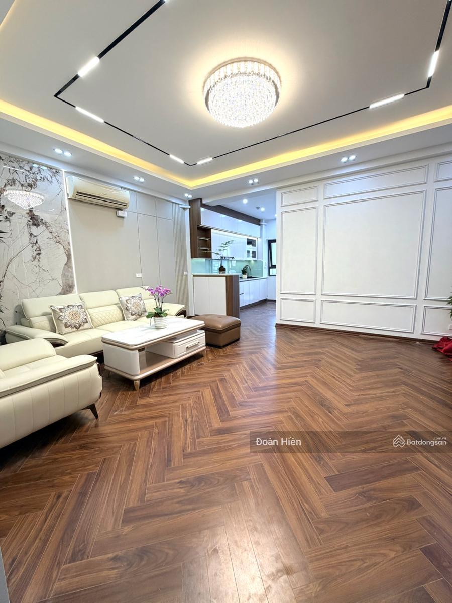 CHCC 130 Đốc Ngữ, Ba Đình, tầng cao thoáng, 98m2 sử dụng, 3 ngủ 2wc, full NT xịn, slot ô tô 750k/th