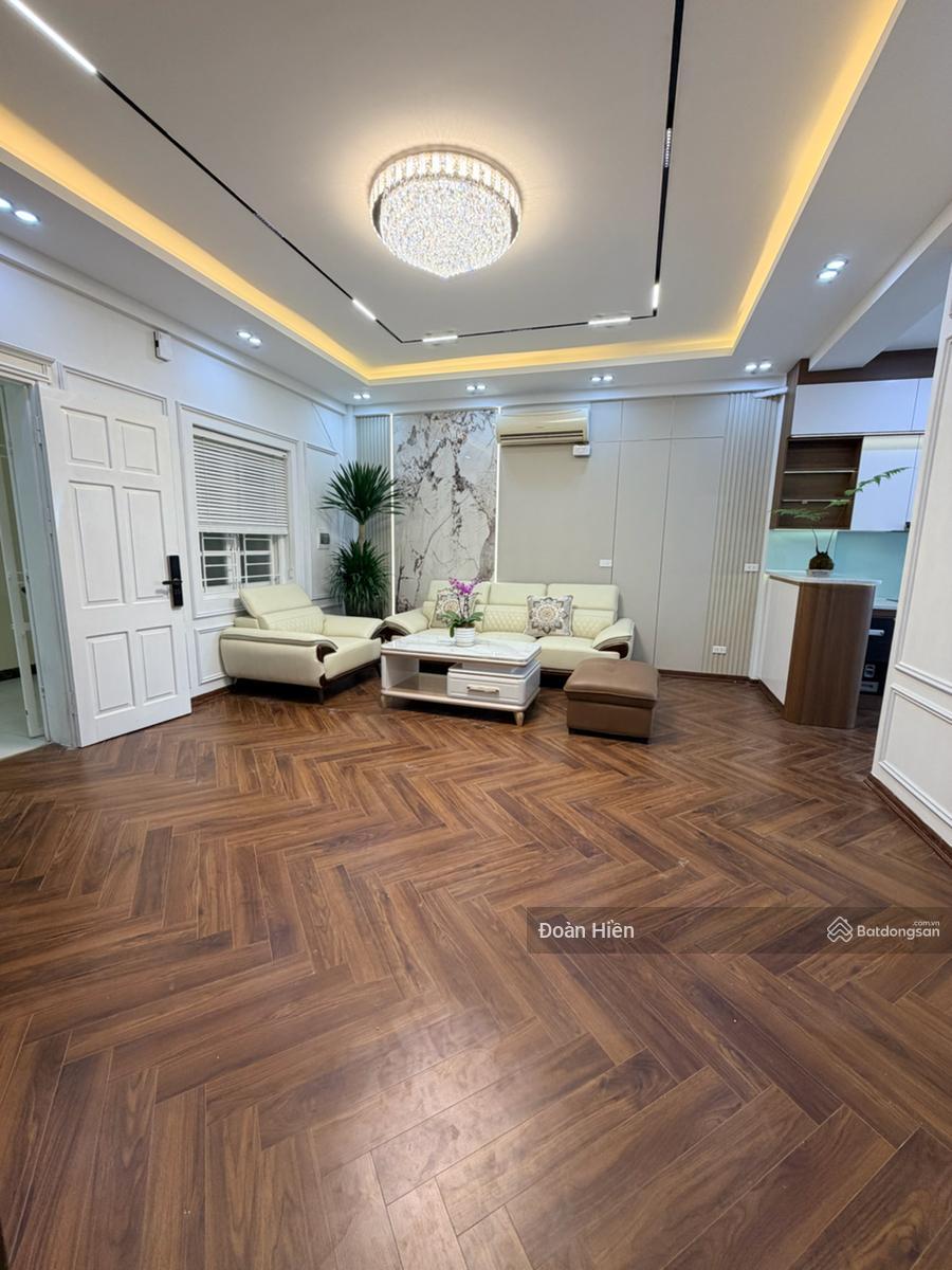 CHCC 130 Đốc Ngữ, Ba Đình, tầng cao thoáng, 98m2 sử dụng, 3 ngủ 2wc, full NT xịn, slot ô tô 750k/th